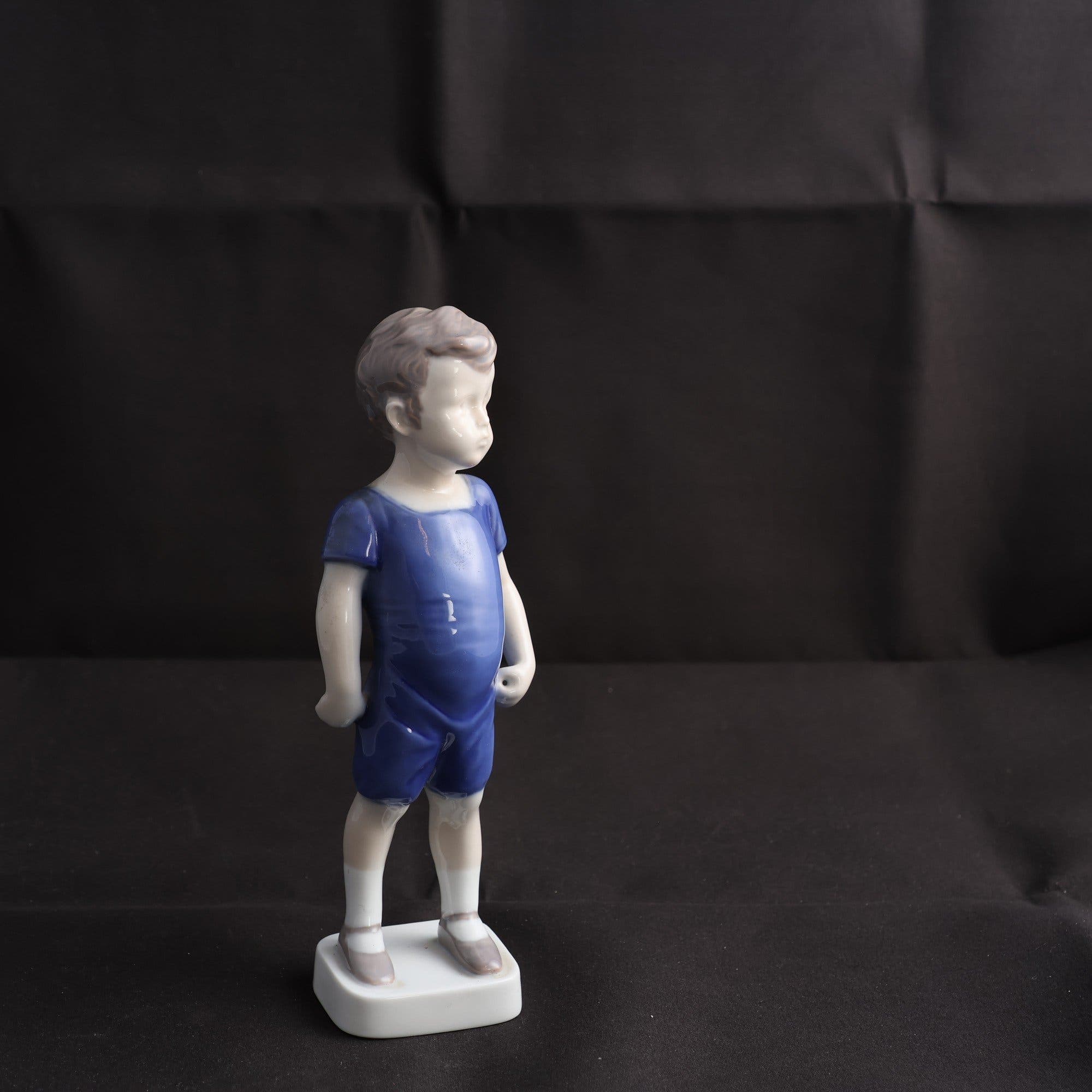 Figurin, pojke, porslin, Bing & Gröndal
