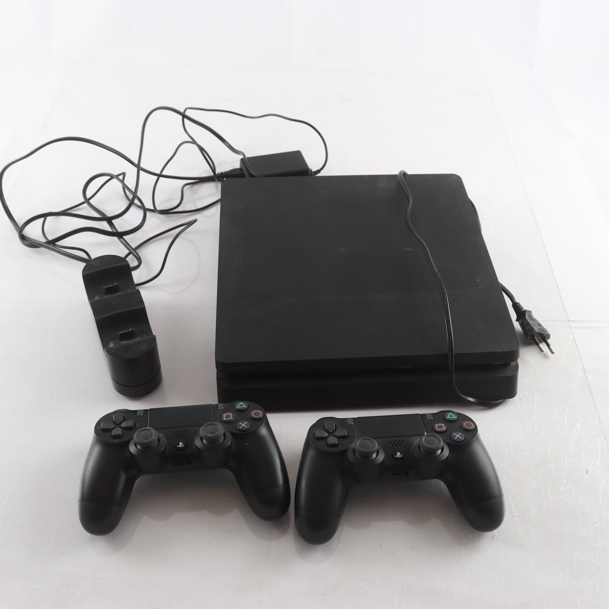 Spelkonsol, Playstation 4. Samfraktas ej.