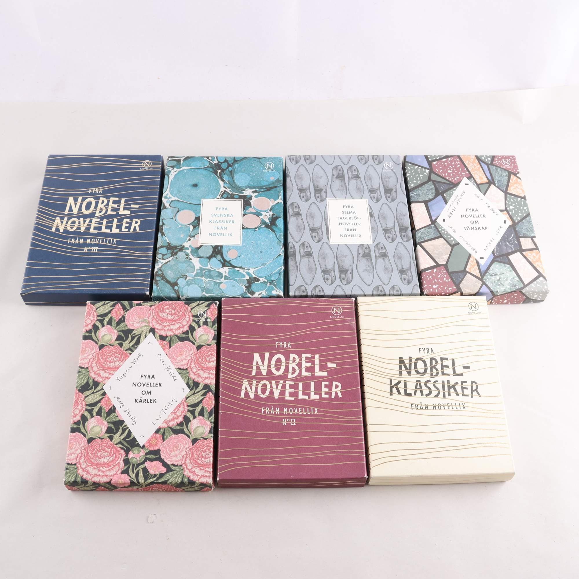 Novellix, bokpaket med 7 novellboxar, 4 böcker i varje box