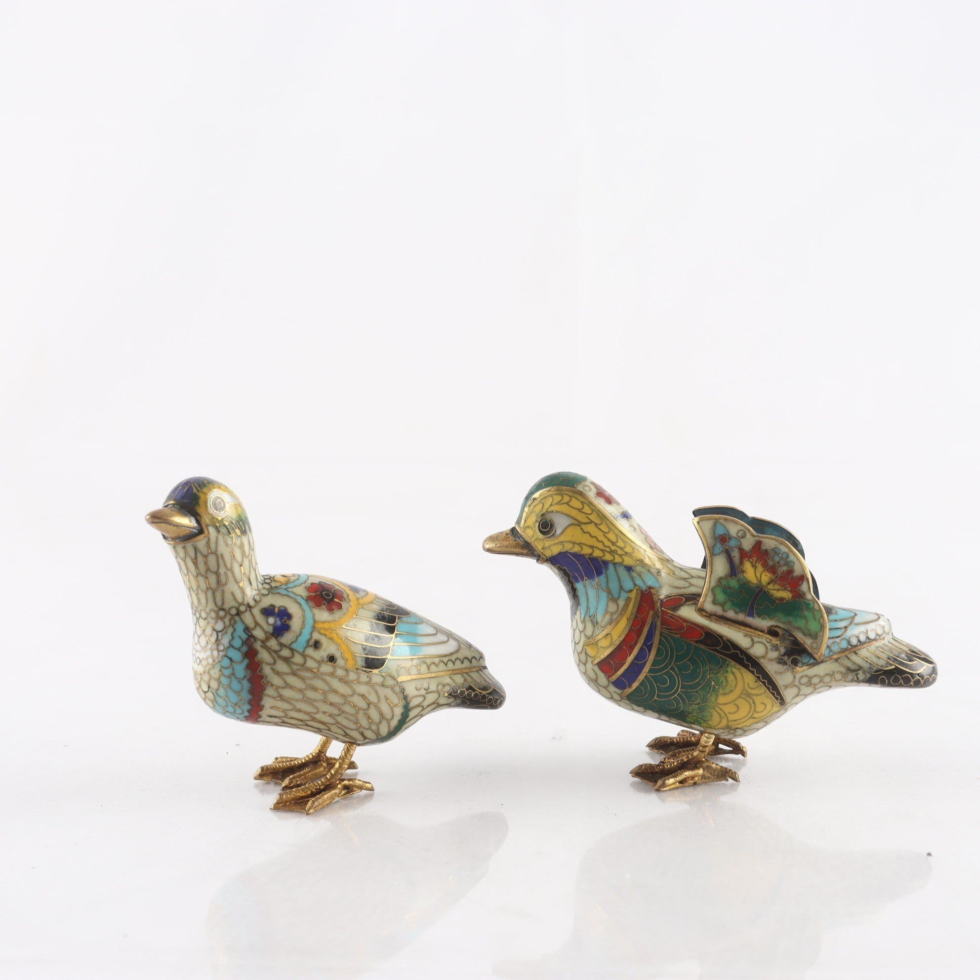 Figuriner, cloisonné, mandarinänder, Kina, 1900-tal, 2 st.