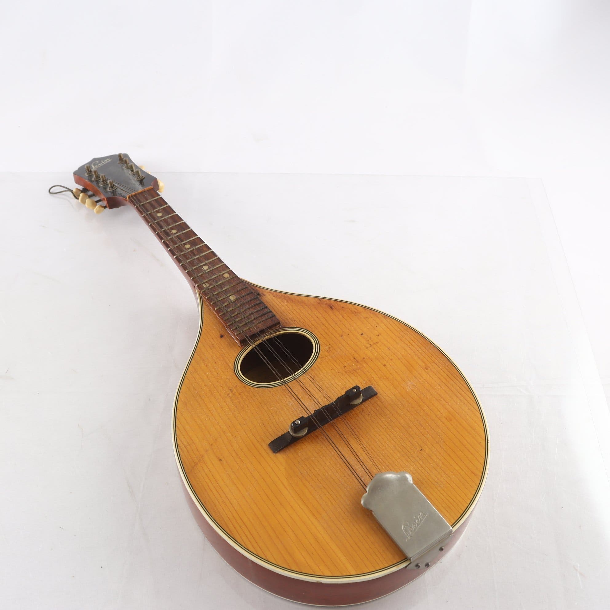 Mandolin, Levin. Endast avhämtning.