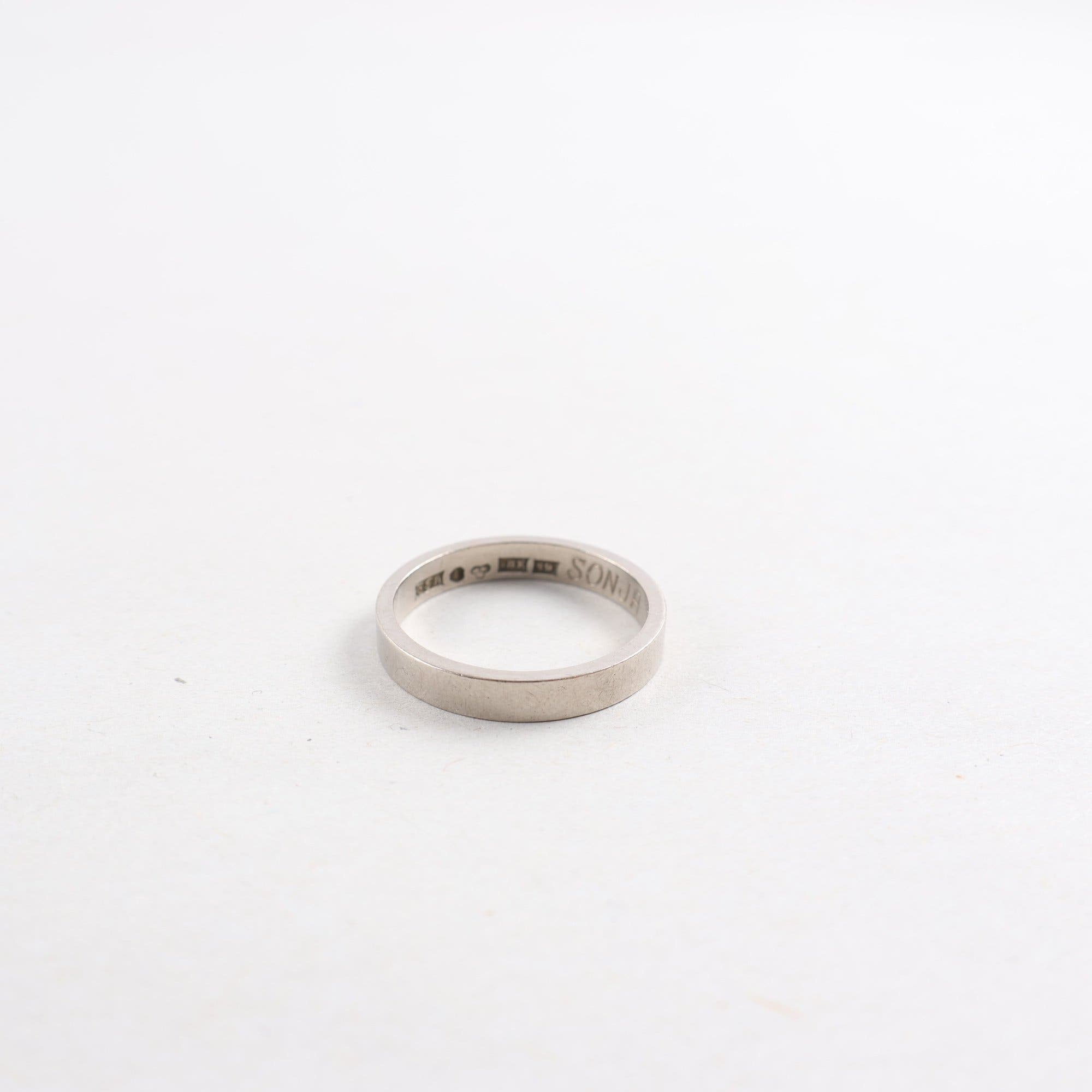 Ring, vitguld 18K, vikt: 3,7 g