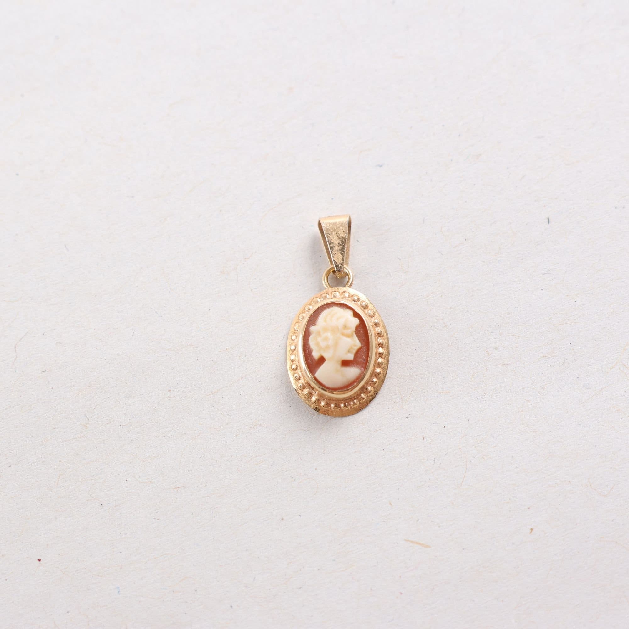 Hänge, guld 18K, kamé, brv: 0,6 g