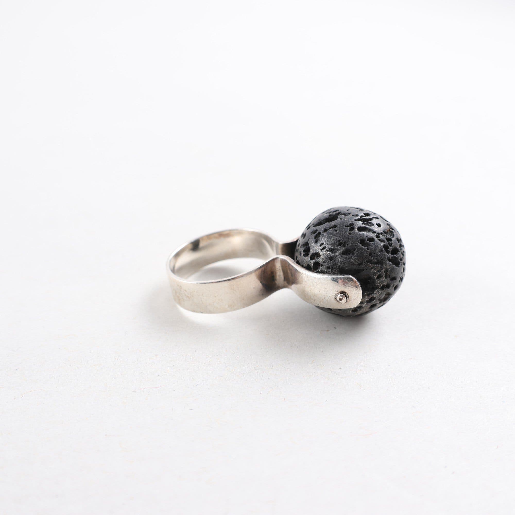 Ring, silver, lavasten, brv: 10,7 g