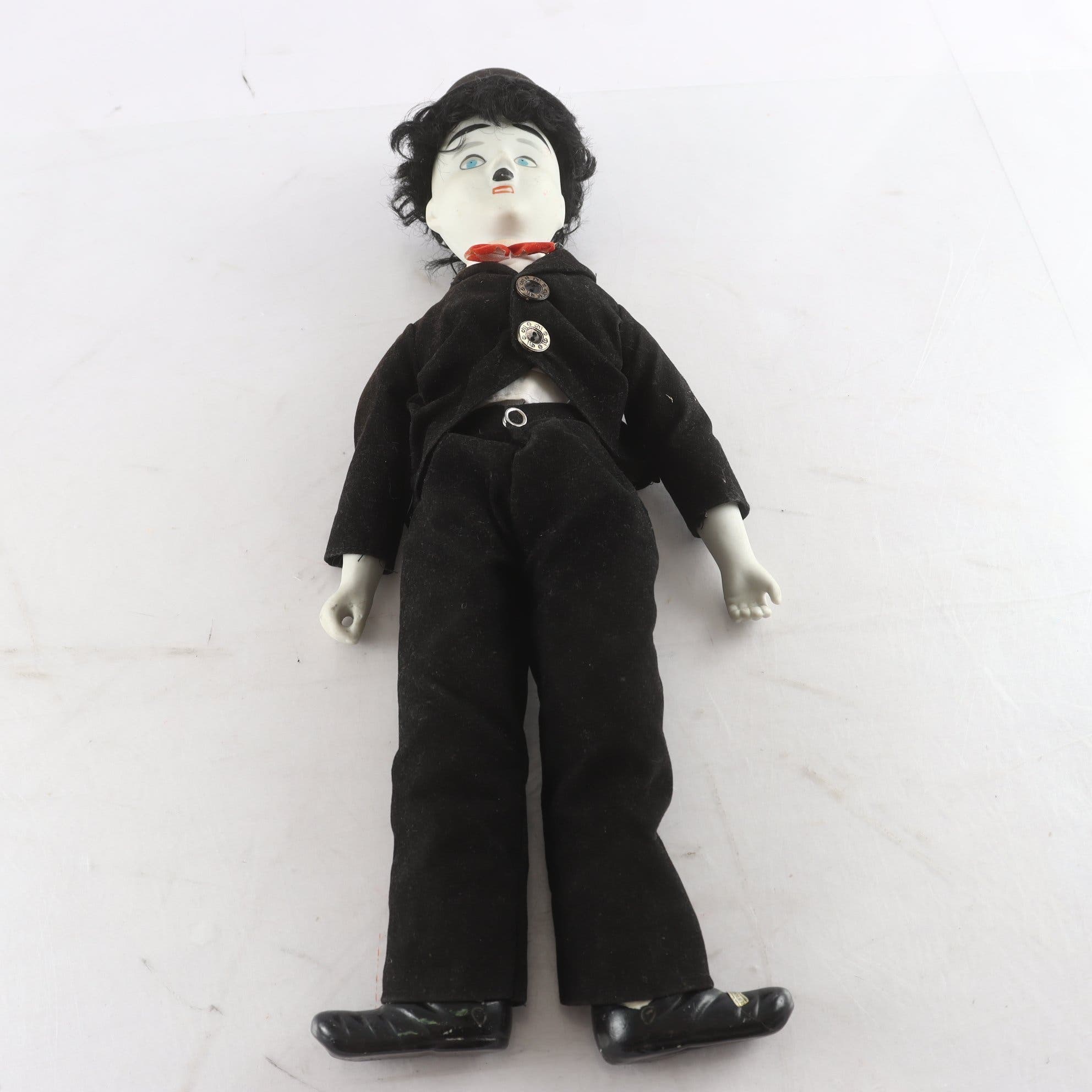 Docka, Charlie Chaplin. Samfraktas ej.