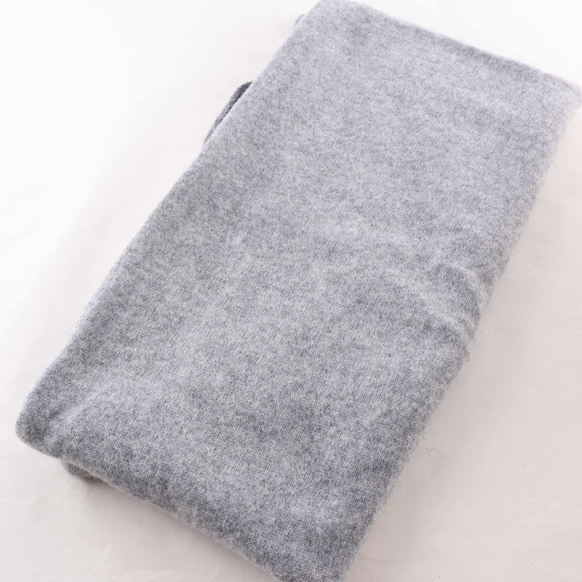 Halsduk, Lisa Yang, grå, 100% cashmere.