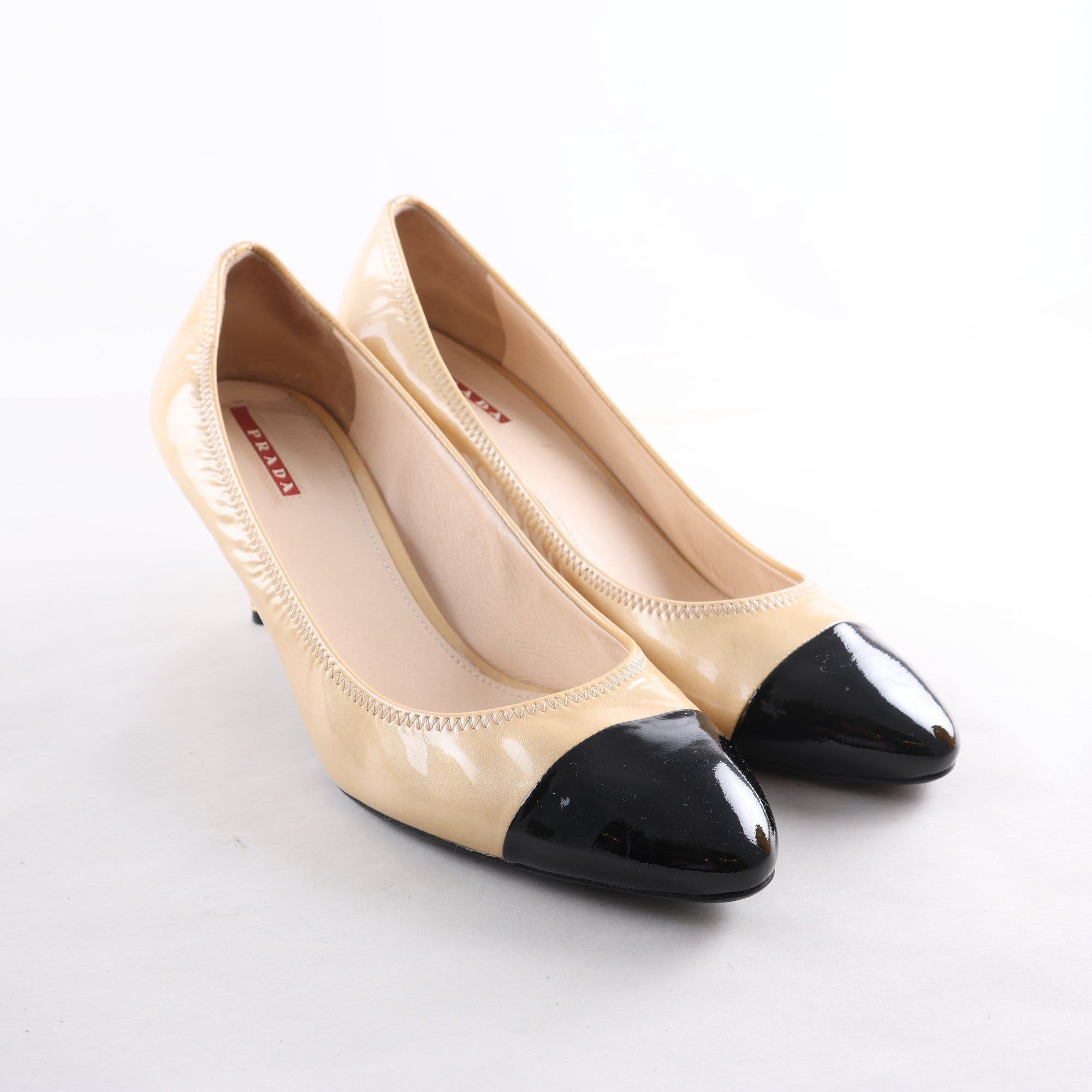 Pumps, Prada, guld, svart, skinn, stl. 39.