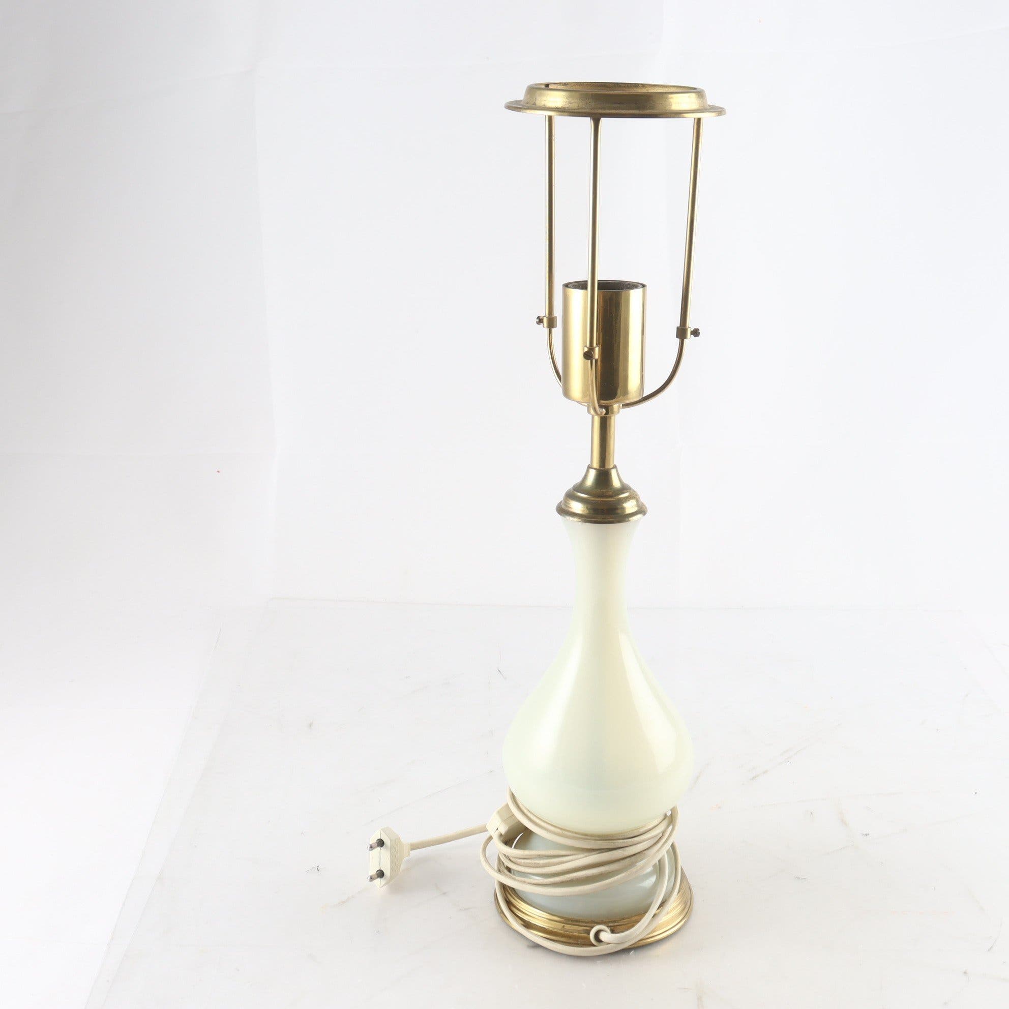 Bordslampa, Svenskt tenn. Samfraktas ej.