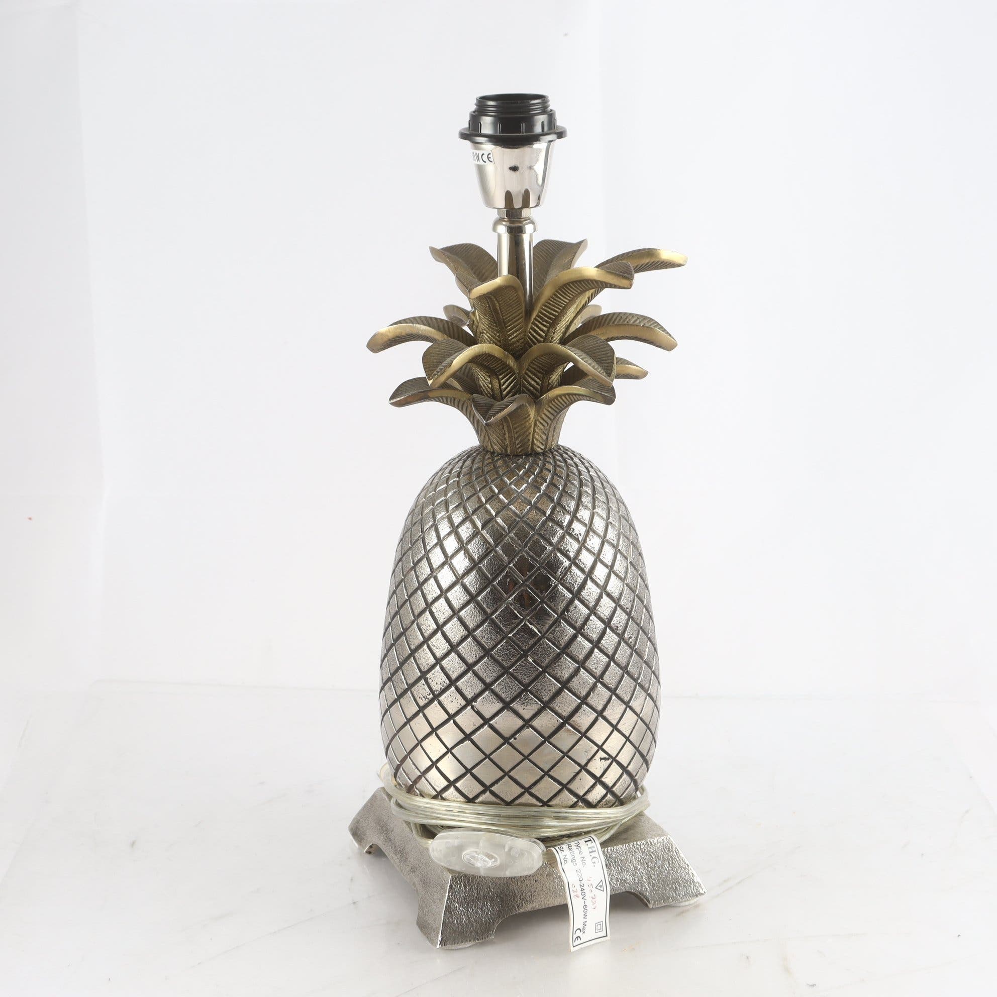 Lampa, THG, ananas. Samfraktas ej.