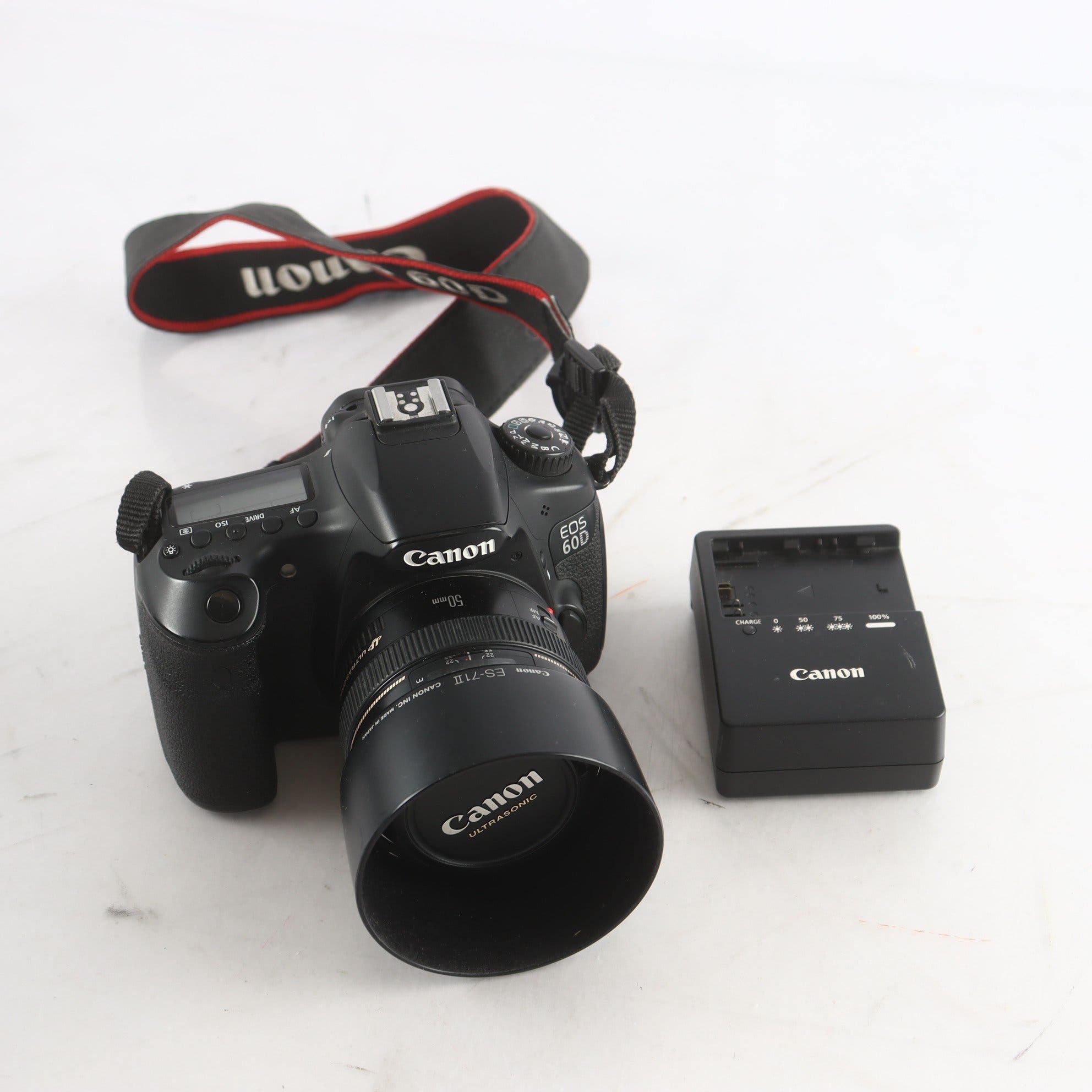 Systemkamera, Canon EOS 60D. Defekt. Samfraktas ej.