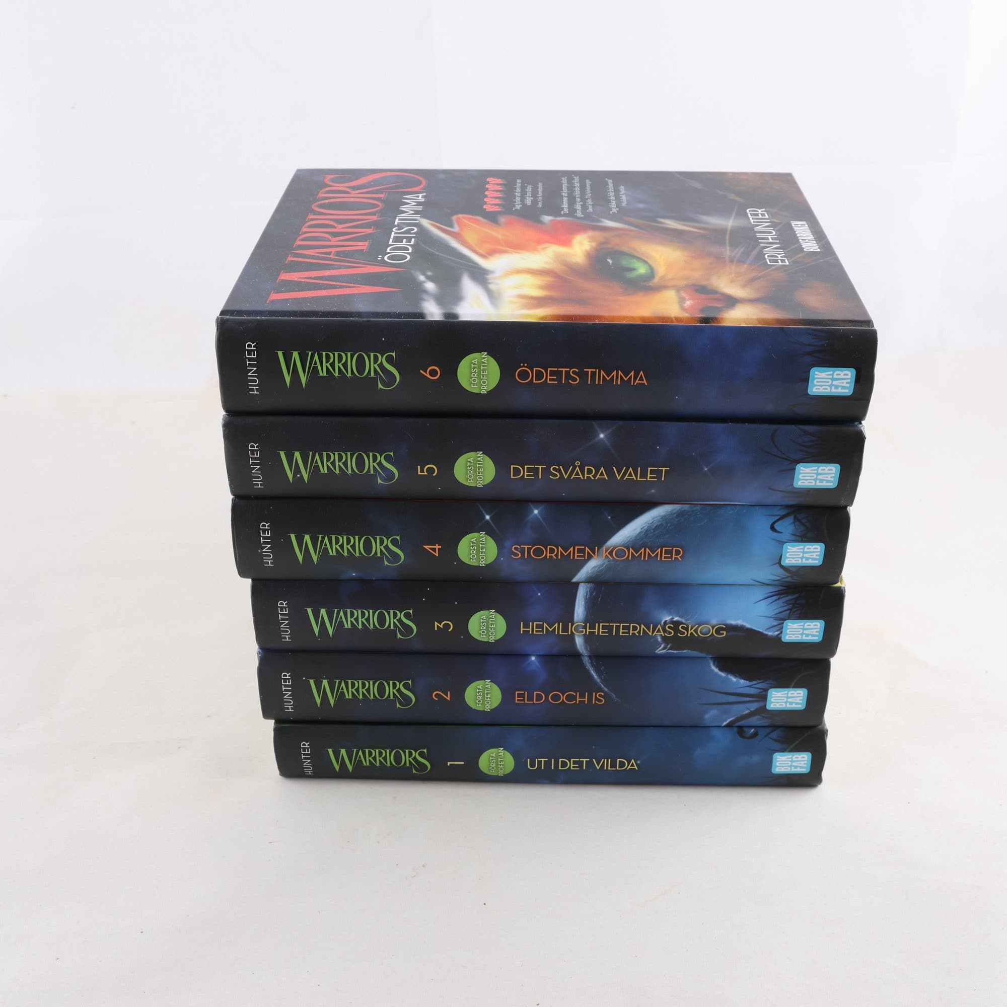 Erin Hunter, Första profetian, Vol. 1-6. Samfraktas ej