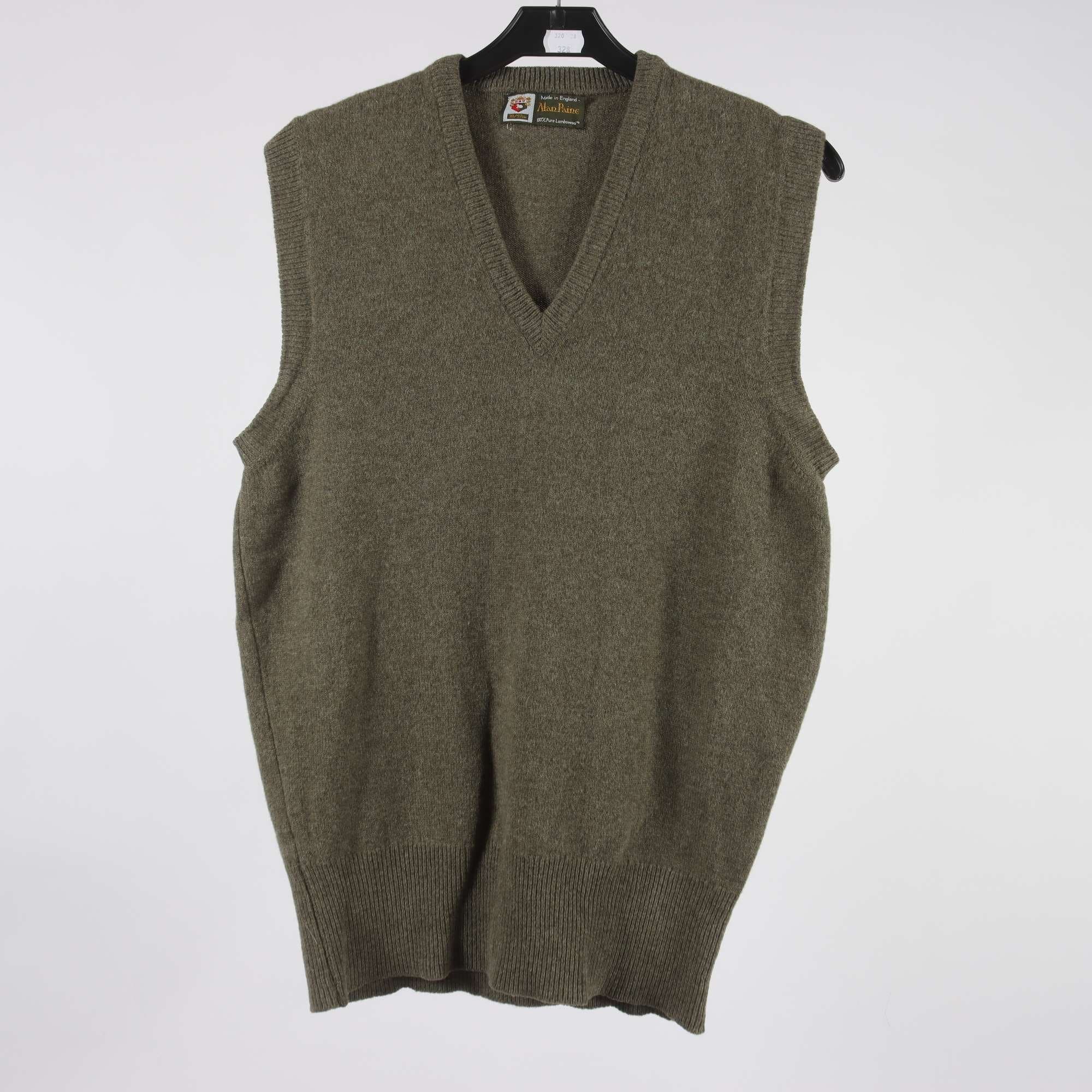 Väst, Alan Paine, grön, 100% lammull, stl. 38.