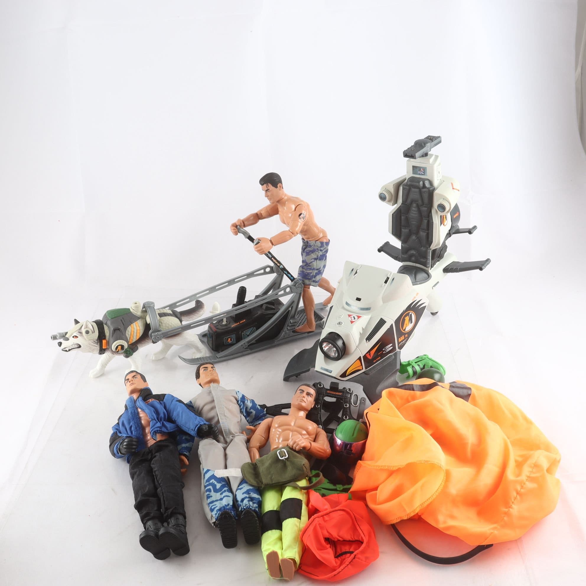 Dockor, Actionman. Samfraktas ej.