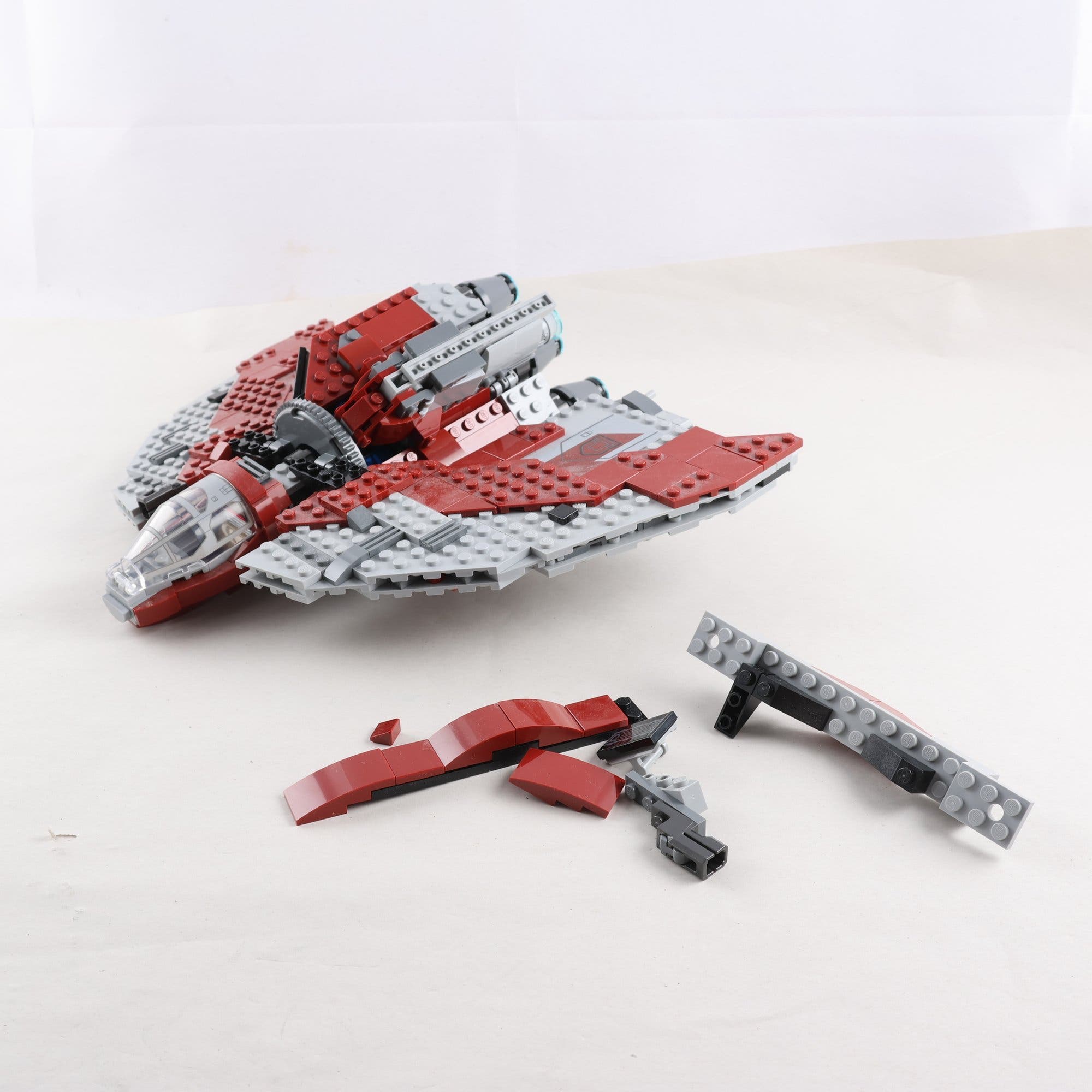 LEGO, Star Wars Ahsoka Tano`s T-6 Jedi Shuttle.