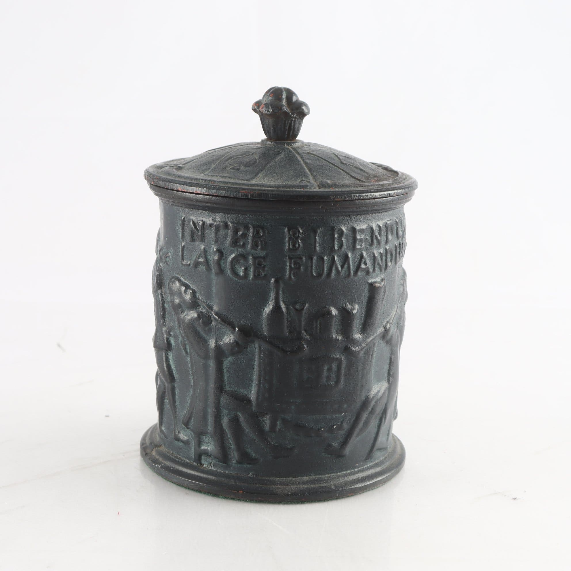 Tobaksburk, gjutjärn, Inter bibendum large fumandum 1800. Samfraktas ej