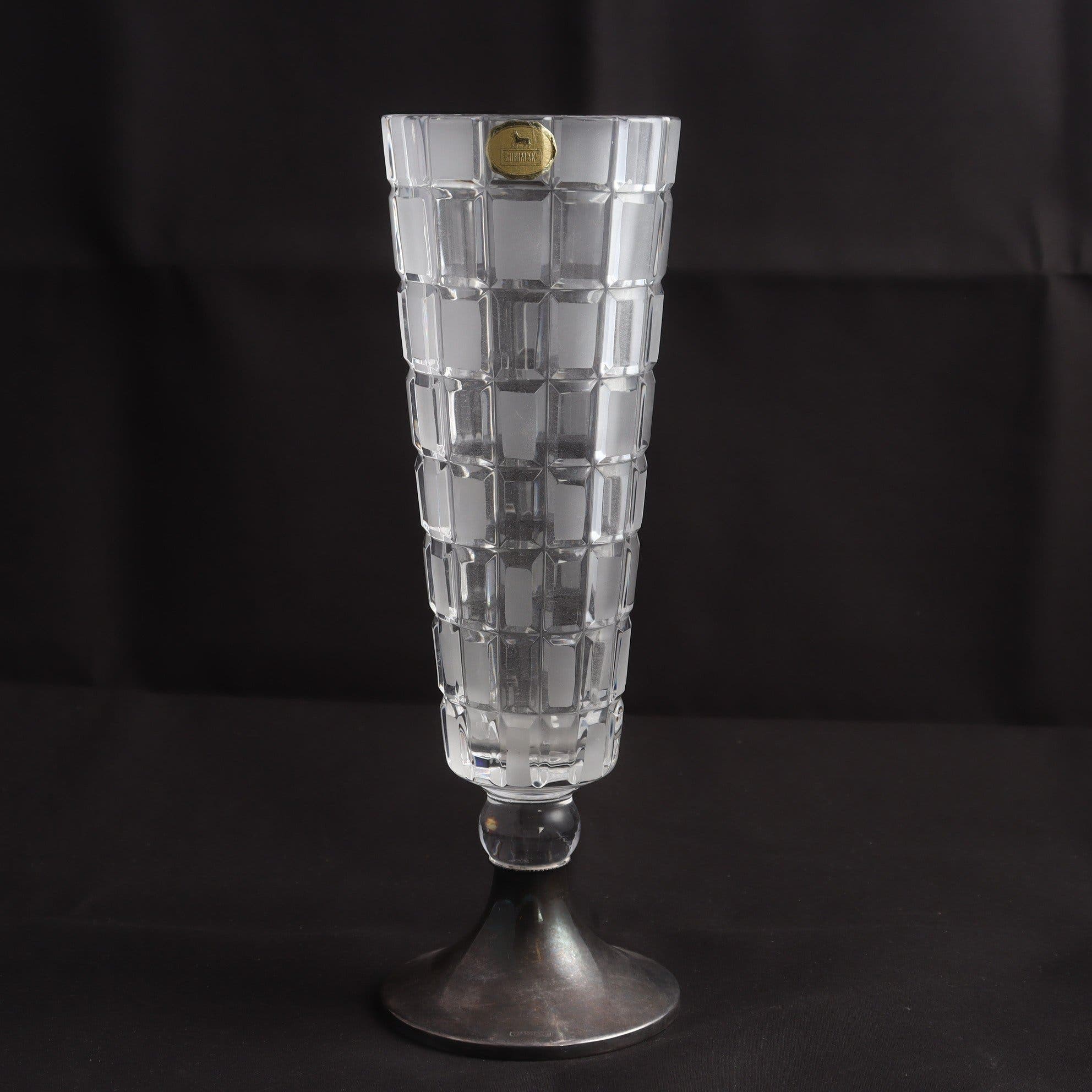 Vas, glas Riihimäki, fot i silver, Auran Kultaseppä Oy, Åbo, 1974. Samfraktas ej
