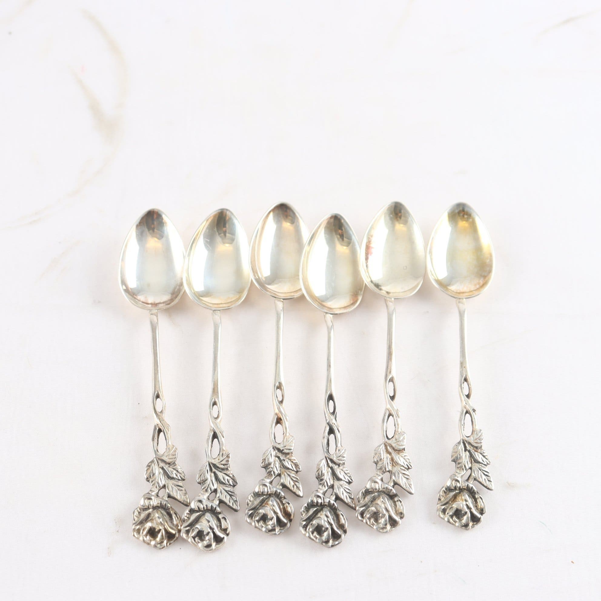 Teskedar, Gewe, ”Rosen”, Silver, Stämplad kattfot, 6 st.