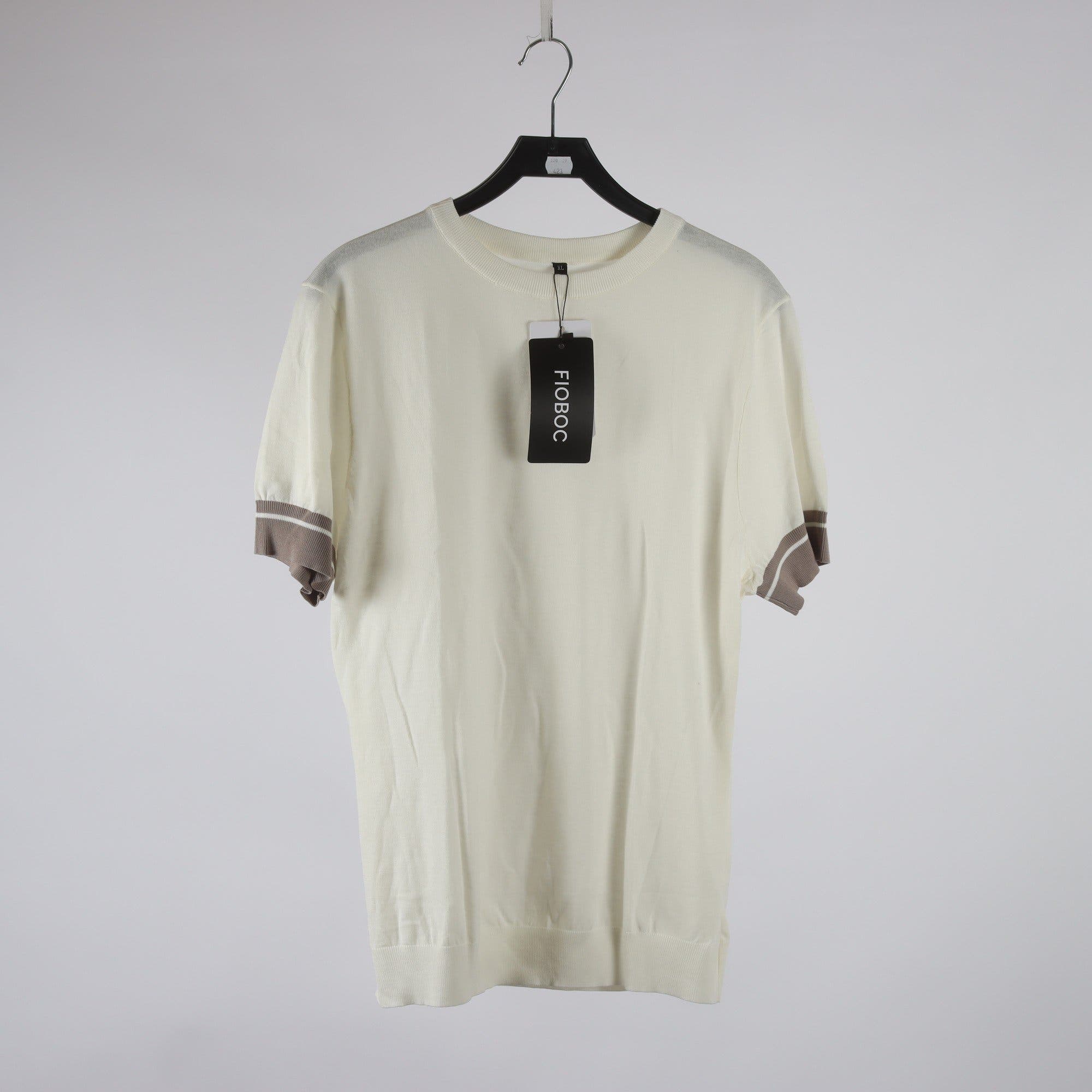 Stickad t-shirt, Fiobox, offwhite, stl. XL.