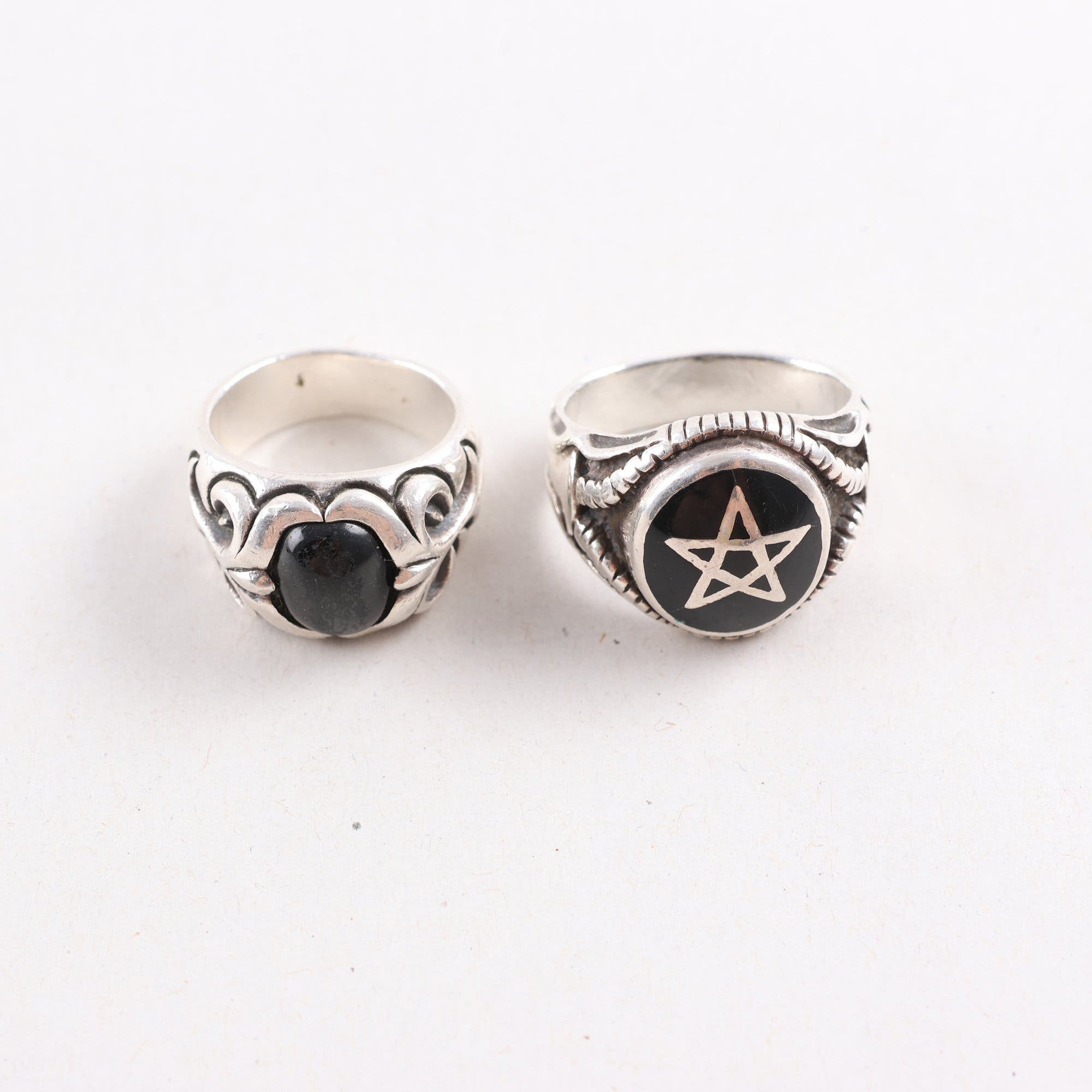 Ringar, silver, emalj, sten