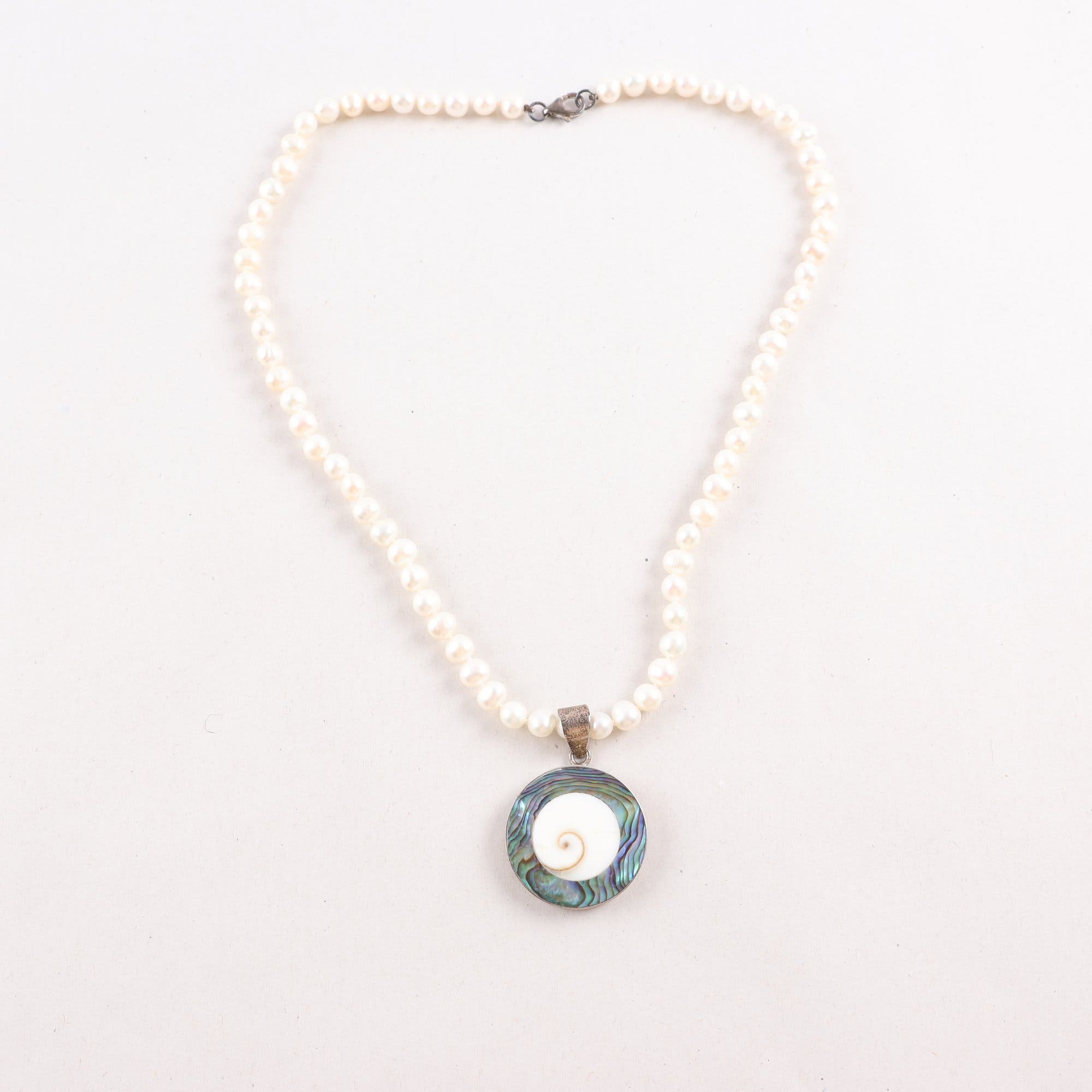 Collier, odlade pärlor, silver, pärlemor