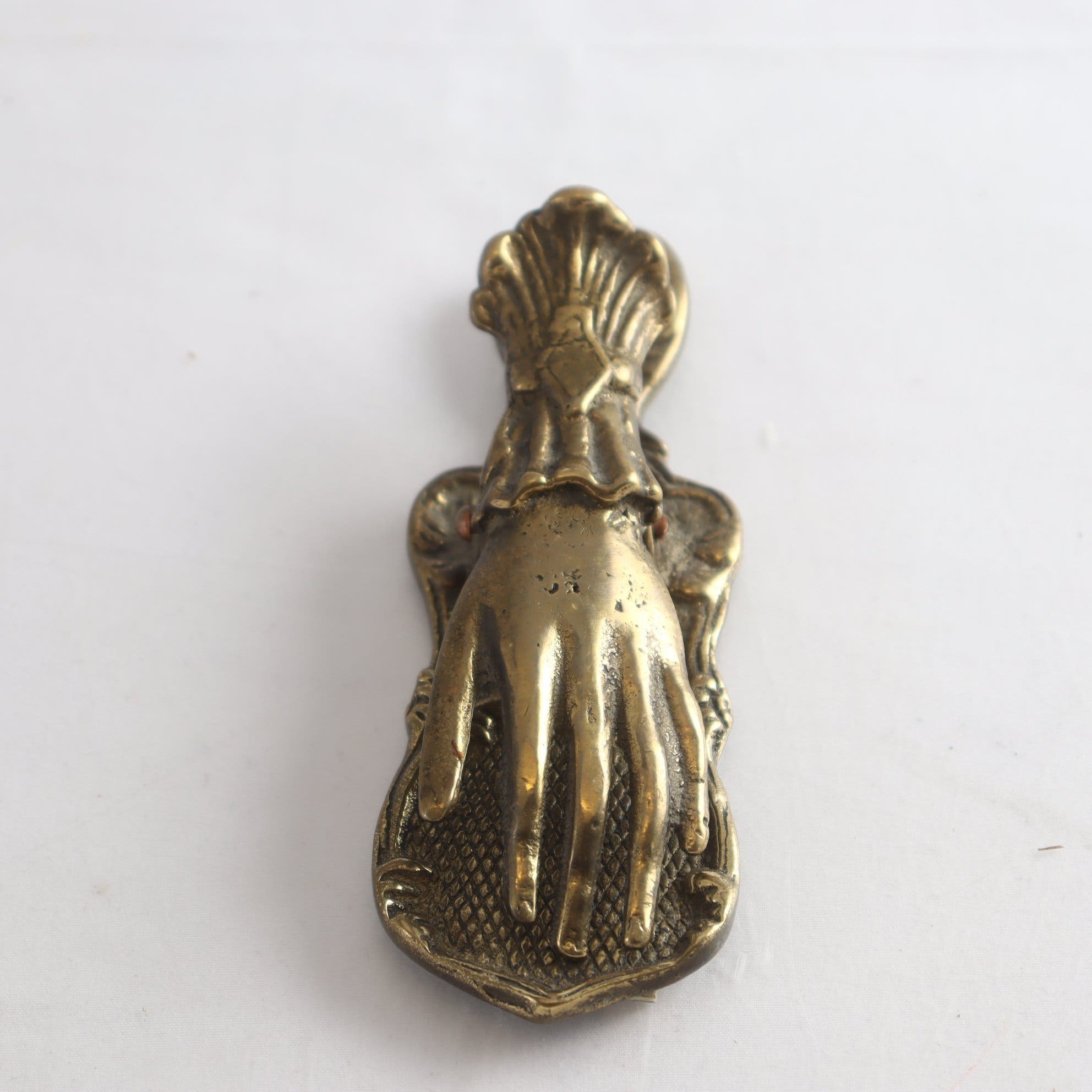 Klämma i form av hand, gulmetall, 1900-tal