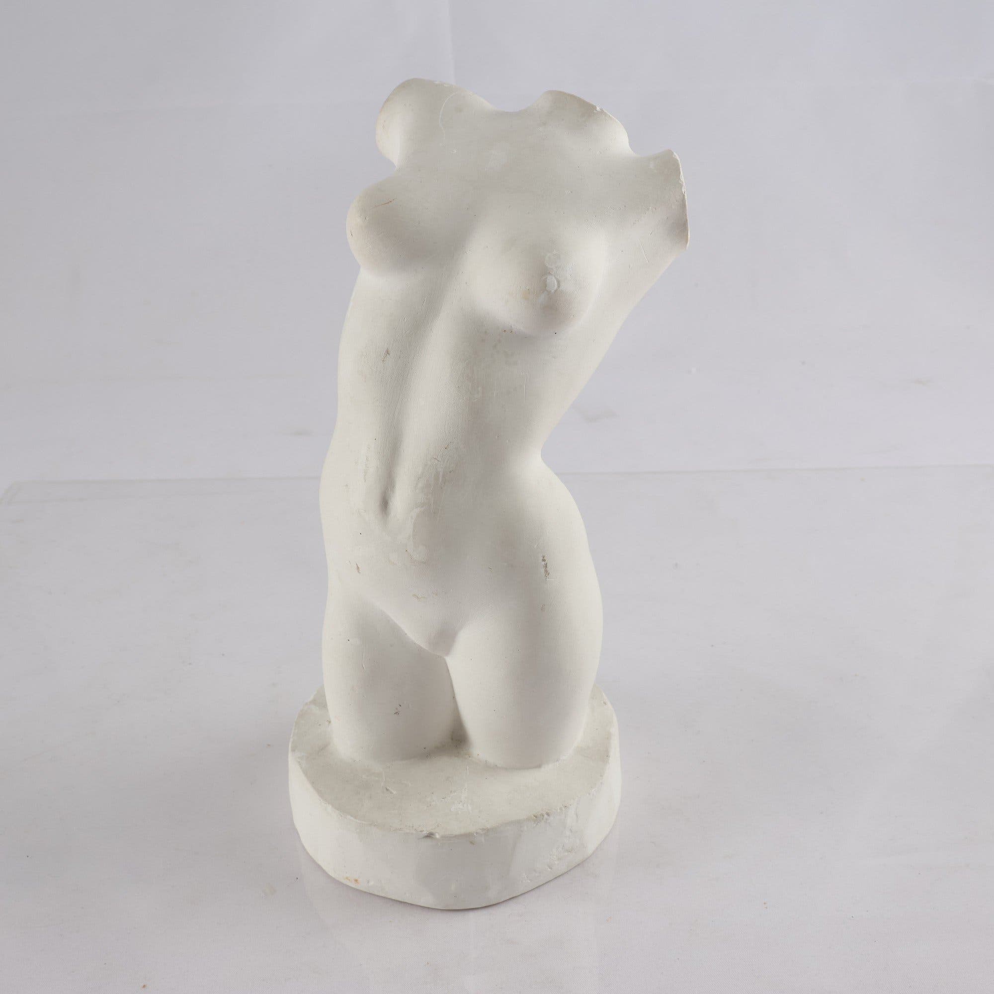 Skulptur, gipsstudie, sign CH 1945. Samfraktas ej.