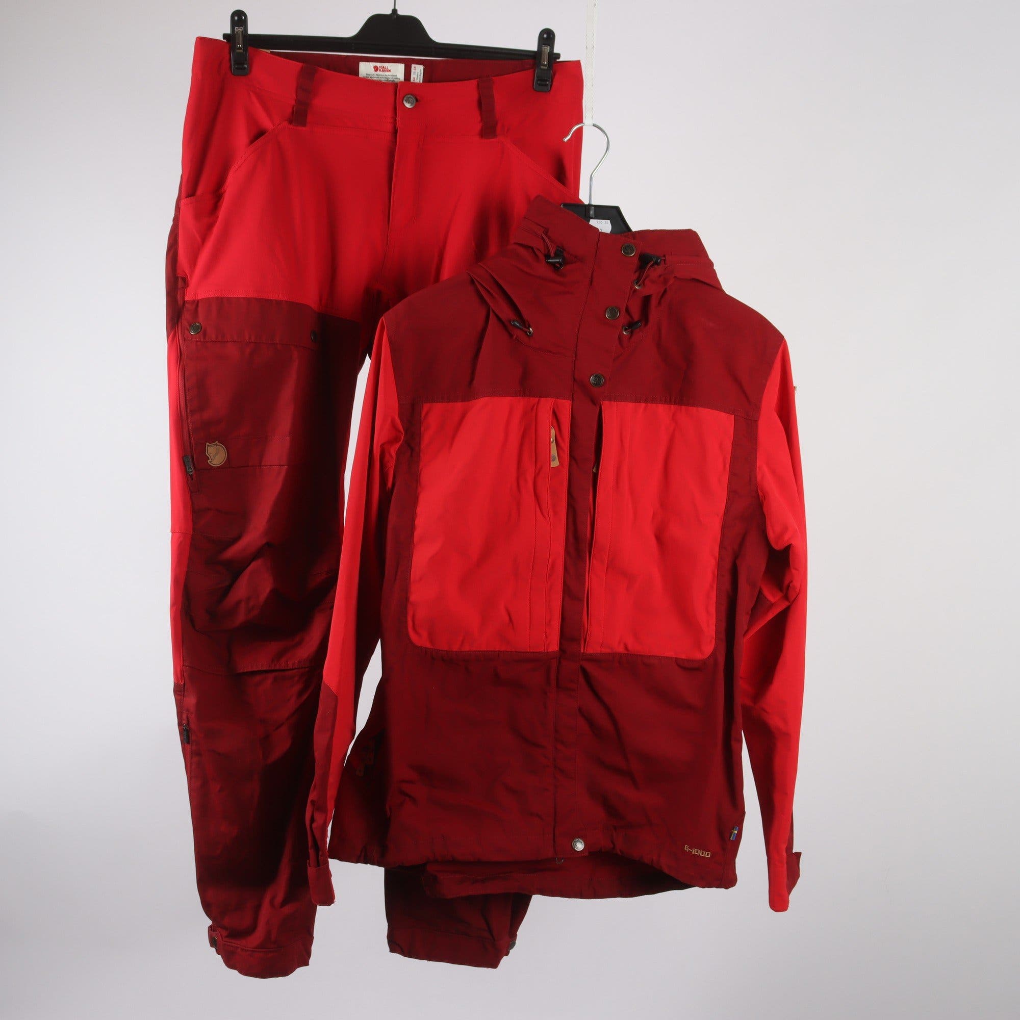 Jacka/byxor, Fjällräven, röd, stl. jacka L, byxor 44