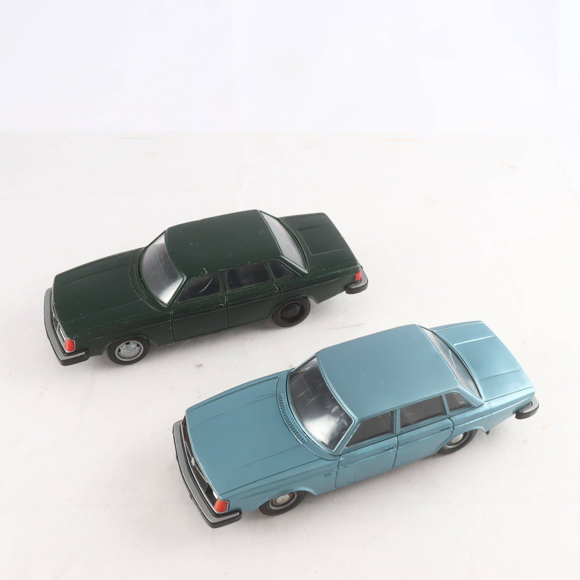 Bilar, Volvo 240, 2st i plast, finland,fr 80 talet.
