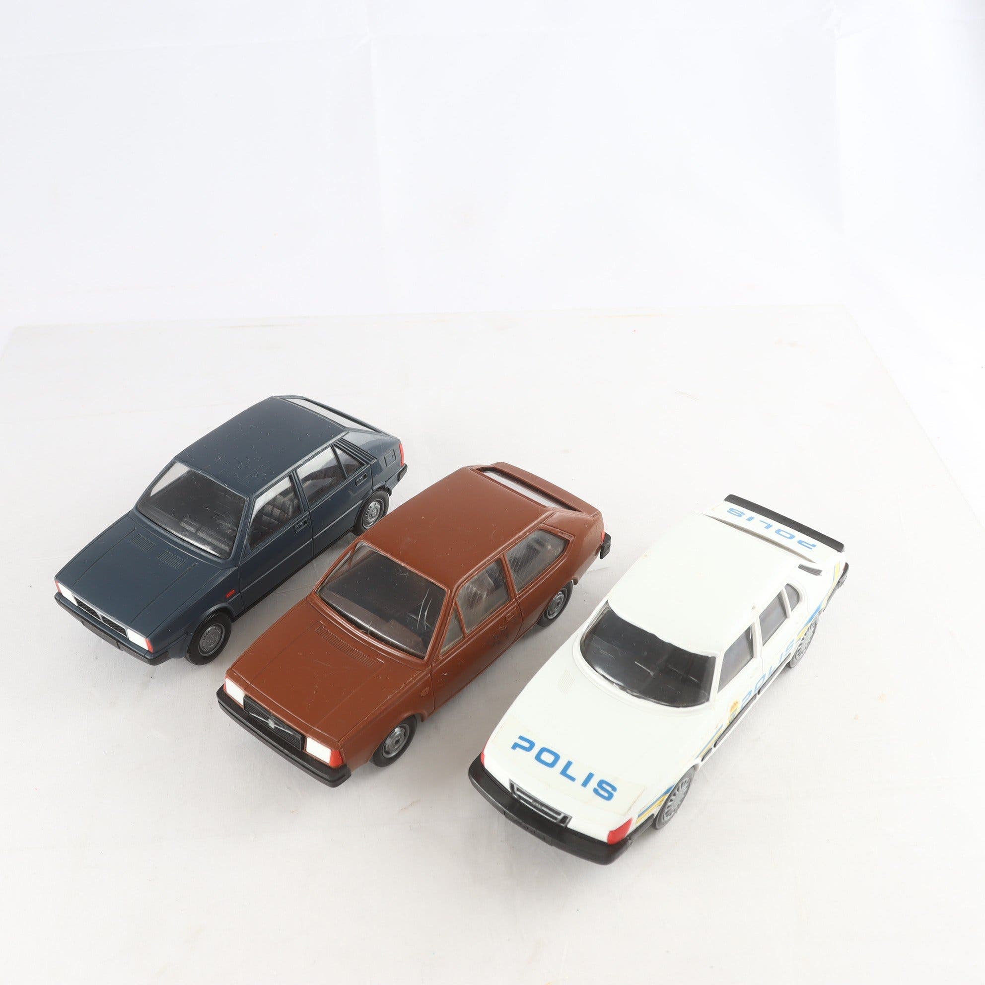 Bilar, Saab / lancia / volvo, blandat 3st, i plast,finland,fr 80 talet.