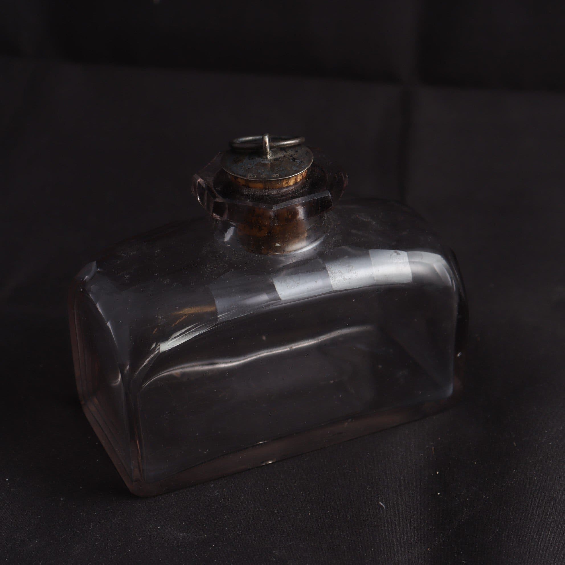 Brännvinsflaska, glas, 1800-tal