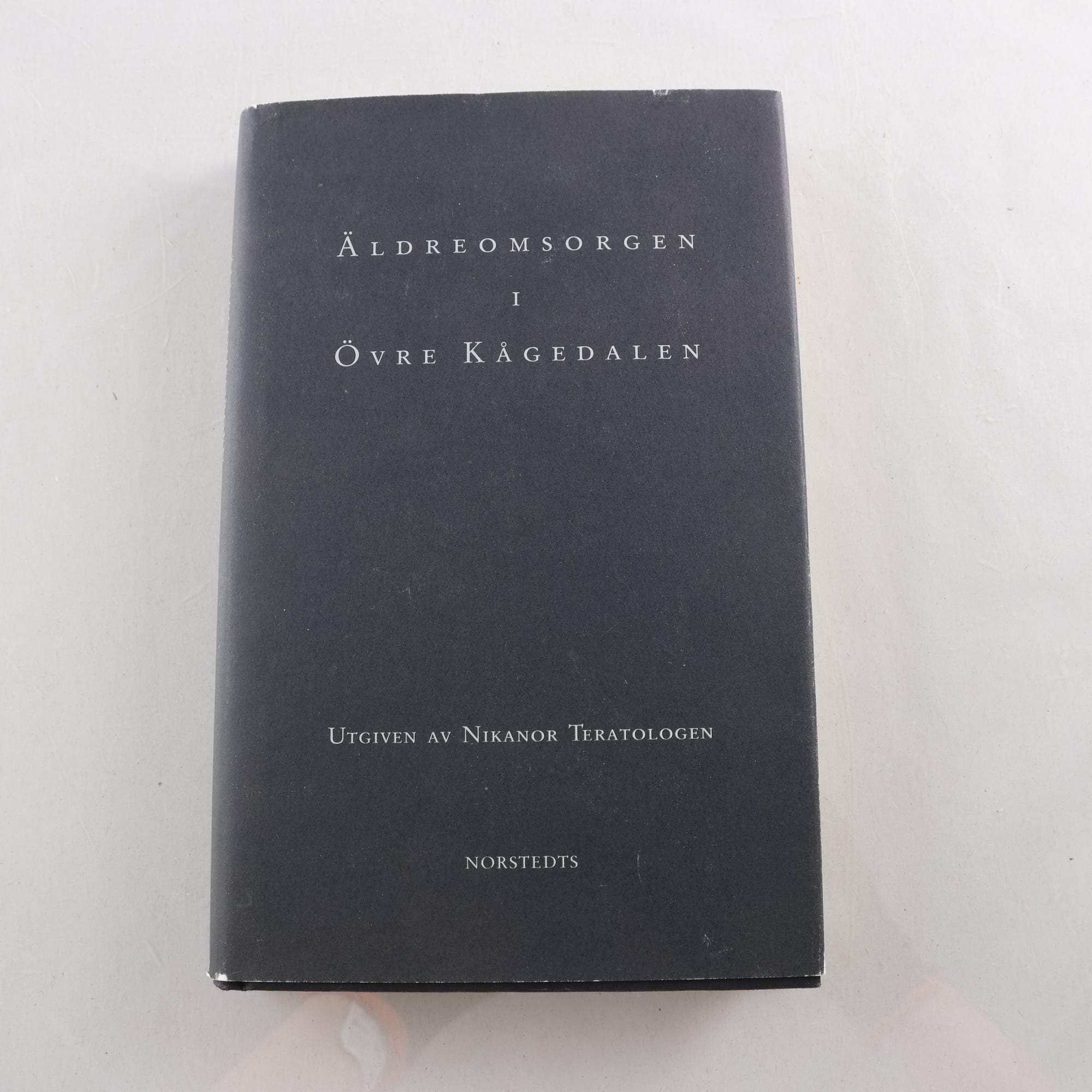 Bok, ”Äldreomsorgen i Övre Kågedalen”, Nikanor Teratologen.