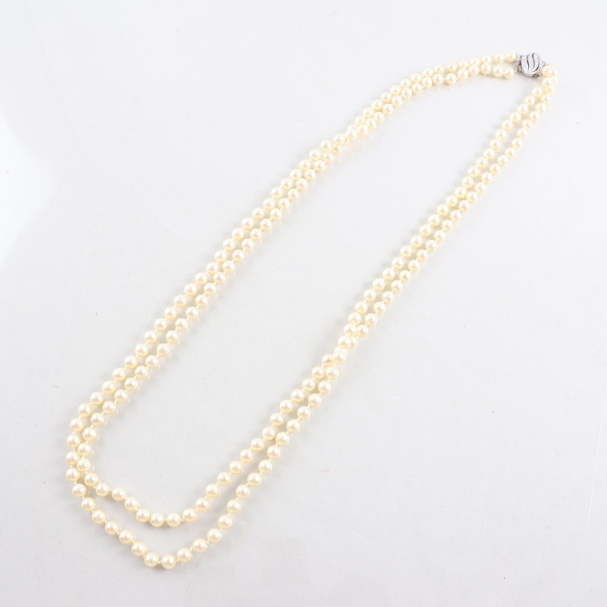 Pärlhalsband, Spänne silver 835.