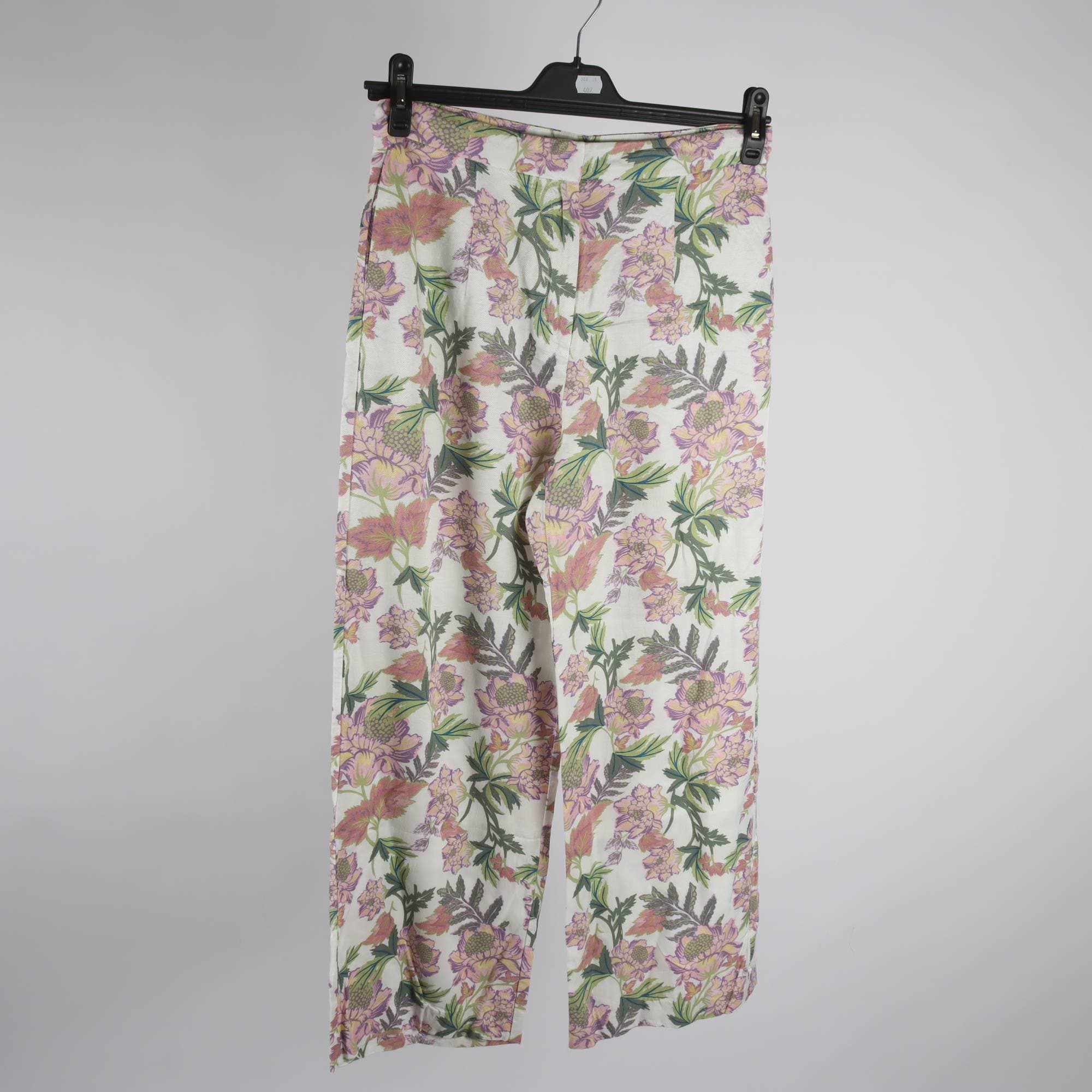 Byxor, H&M, blommig, vit, lila, stl. 38.