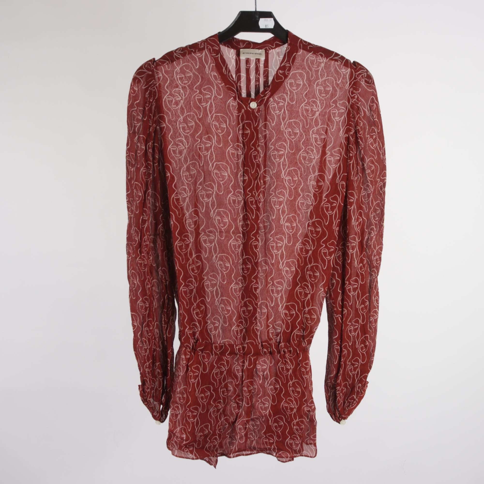 Blus, By Malene Birger, vinröd, mönstrad, transparent, stl. 38