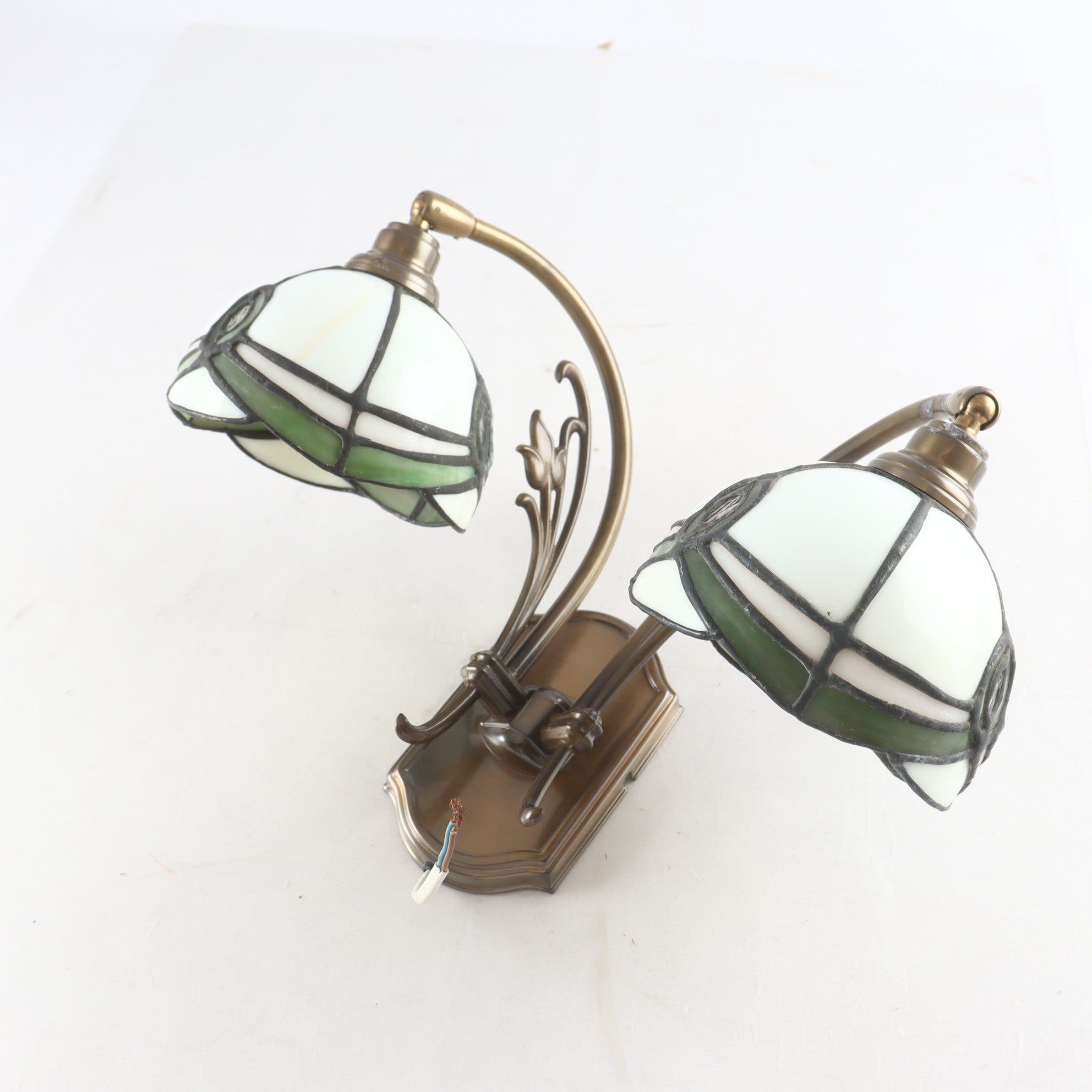 Vägglampa, Tiffanystil. Samfraktas ej.