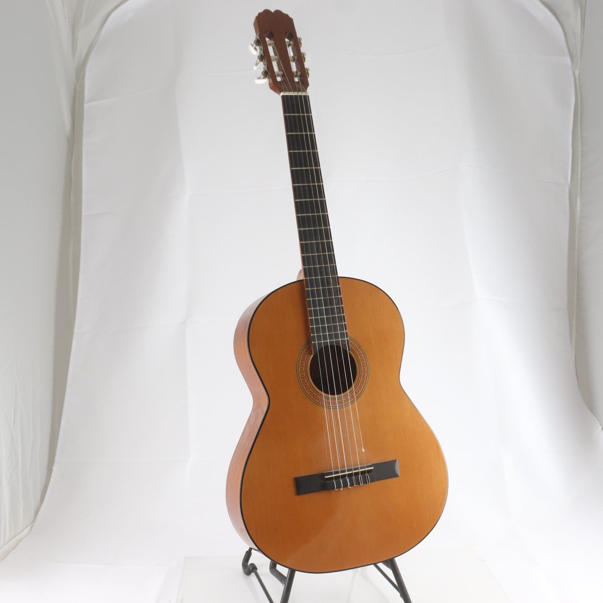 Akustisk gitarr, Enrique Keller. Endast avhämtning.