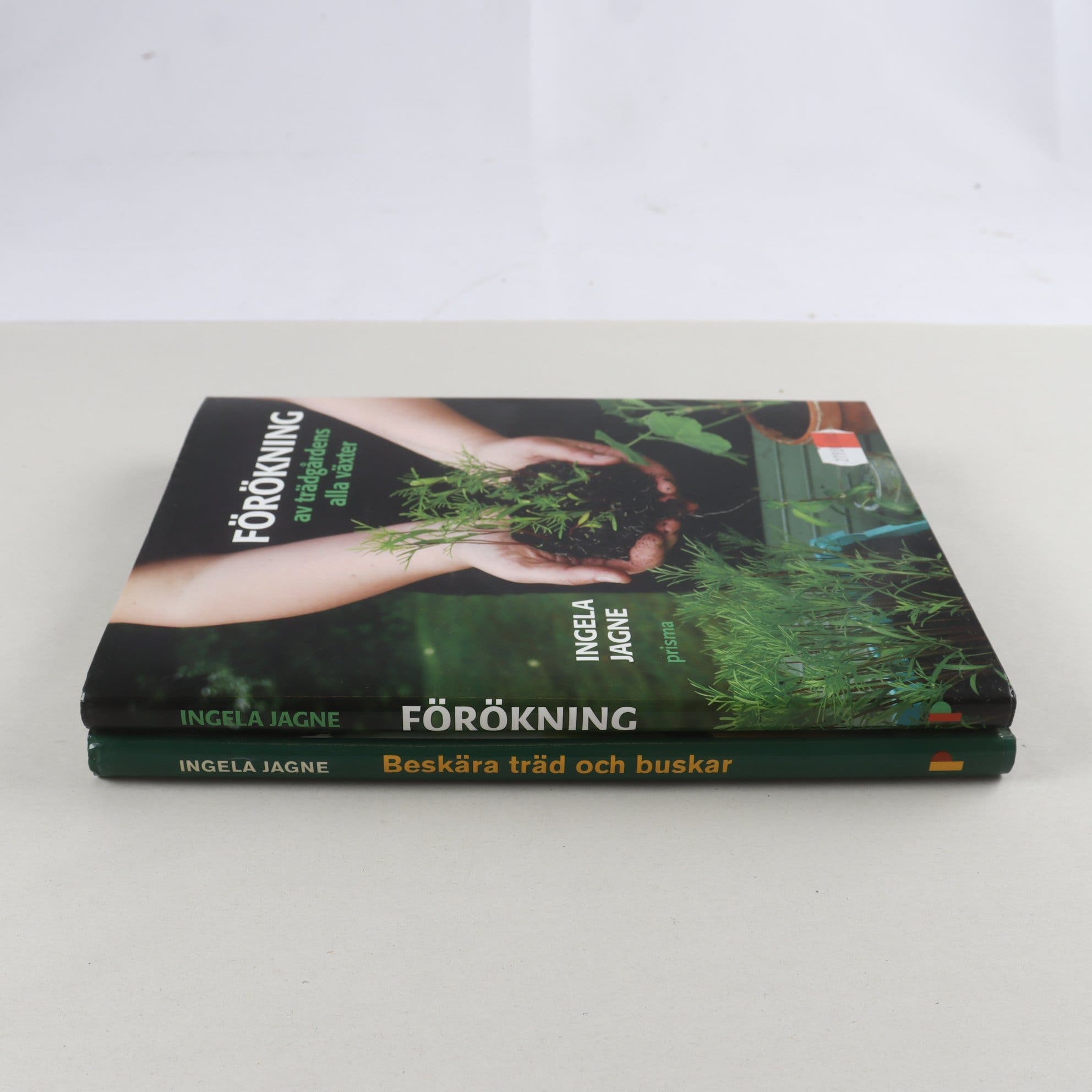 Ingela Jagne, bokpaket med 2 trädgårdsböcker