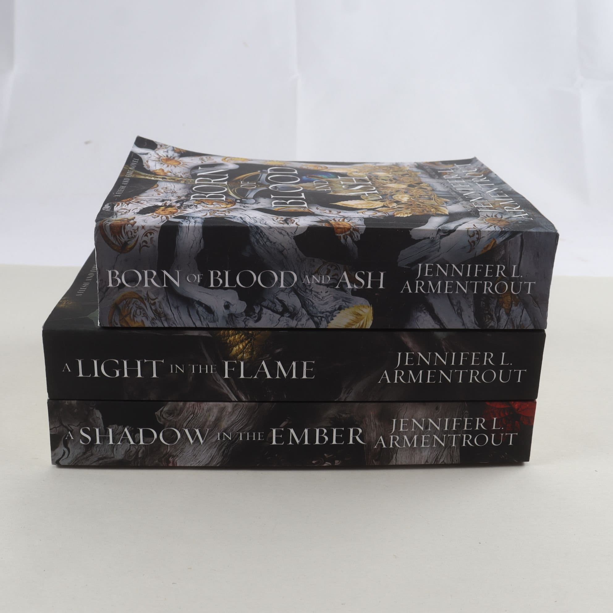 Jennifer L. Armentrout, Flesh and Fire, 3 volymer. Samfraktas ej
