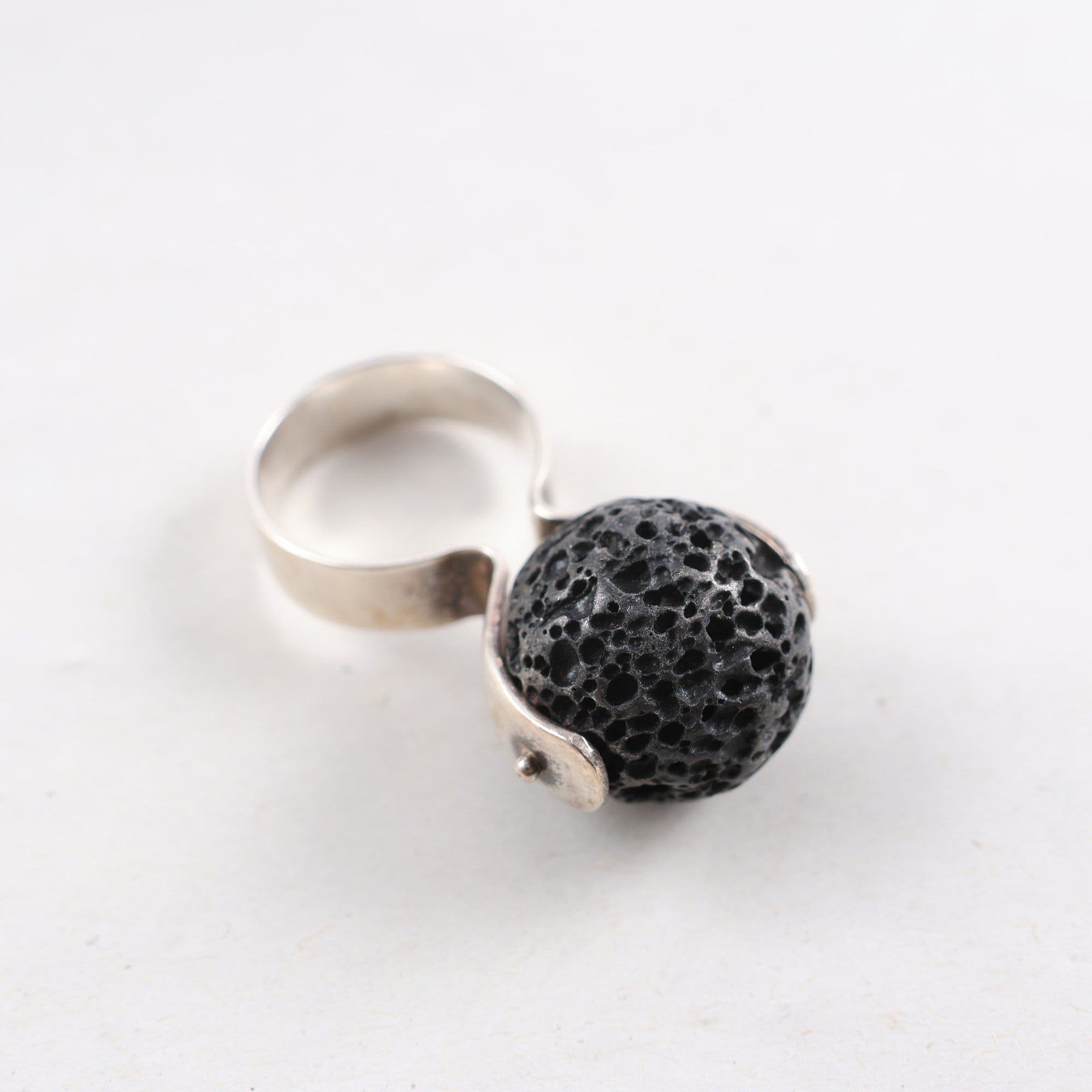 Ring, silver, lavasten, brv: 9.3g