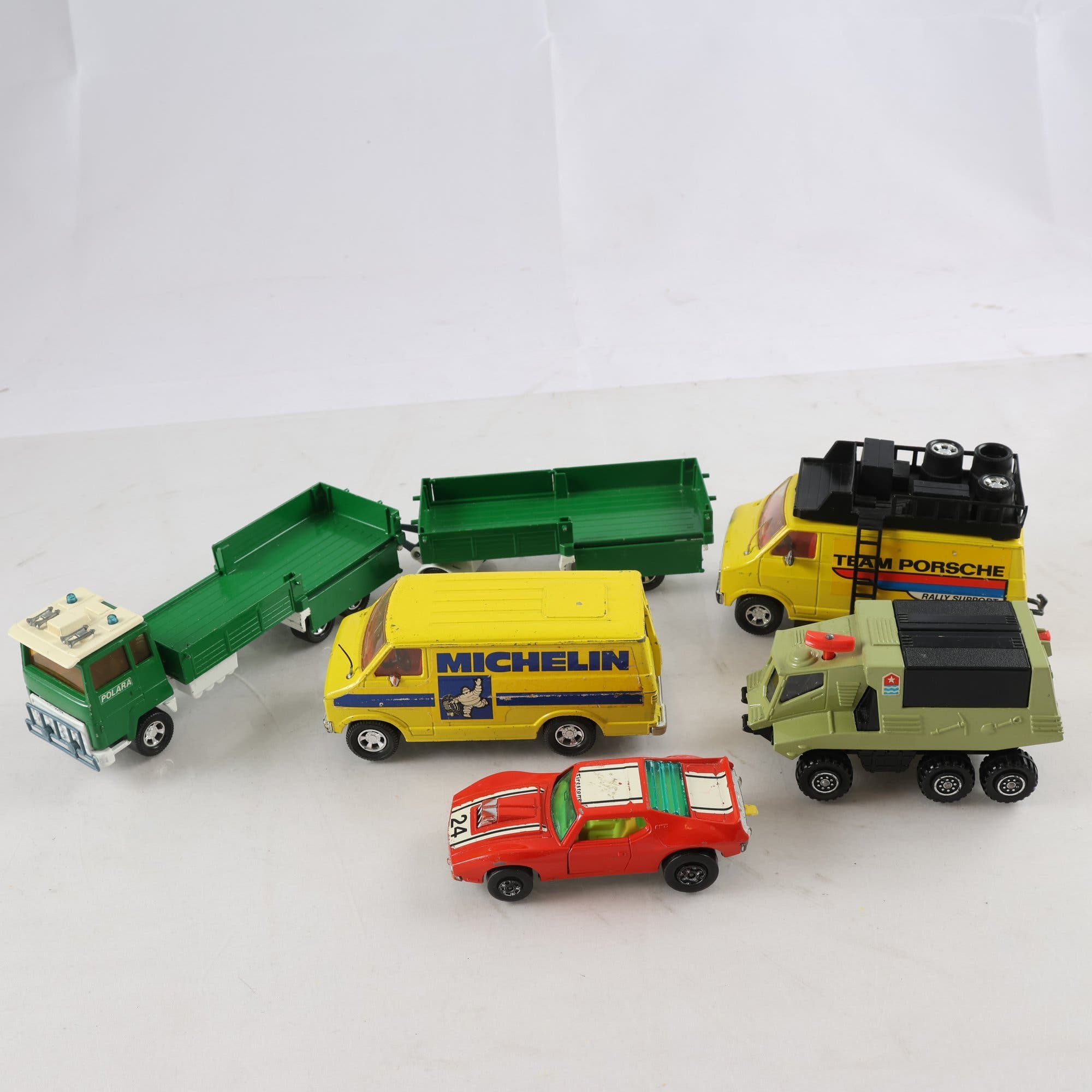 Bilar, Matchbox, blandat.