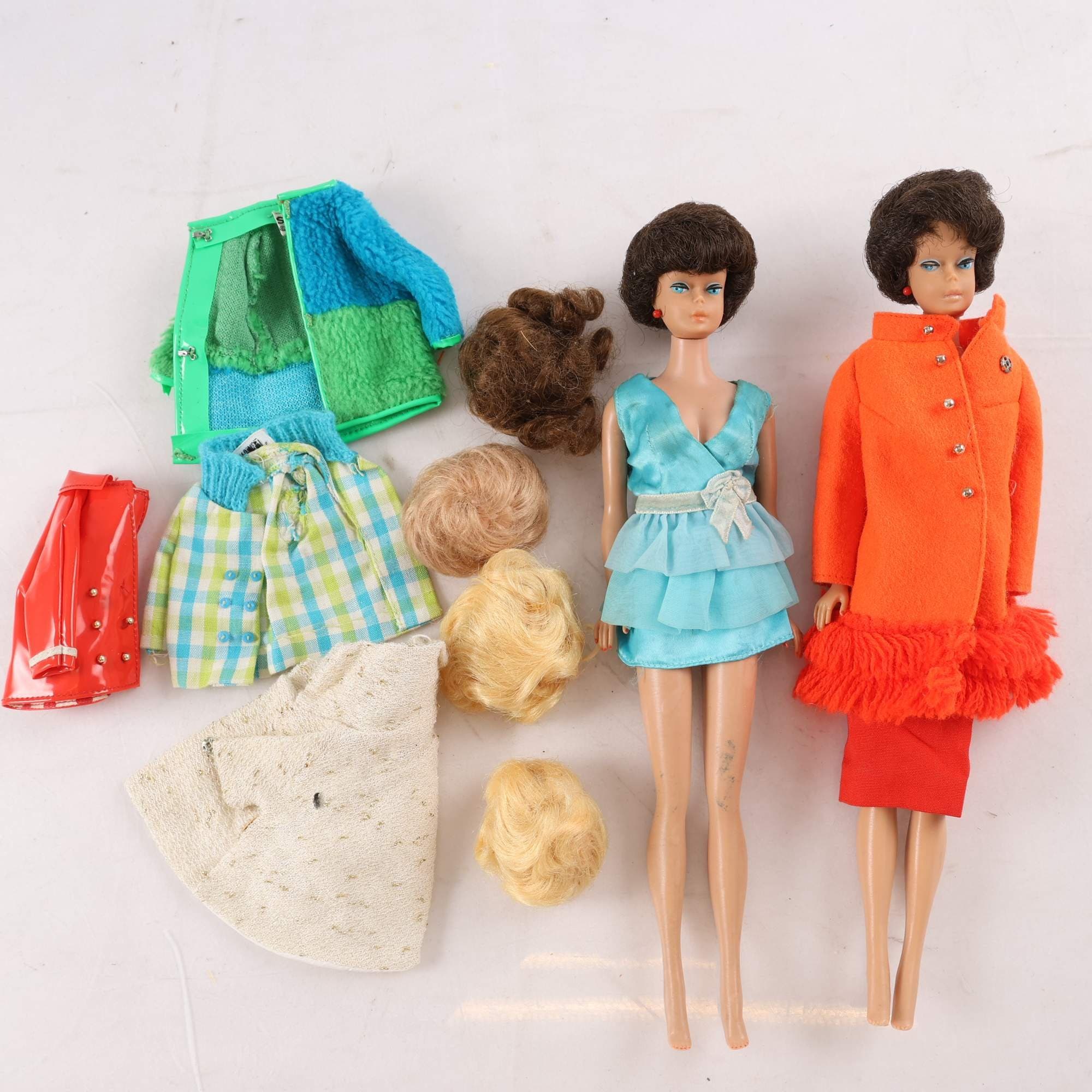 Dockor, Barbie-mattel, 2st,med tillbehör, retro.