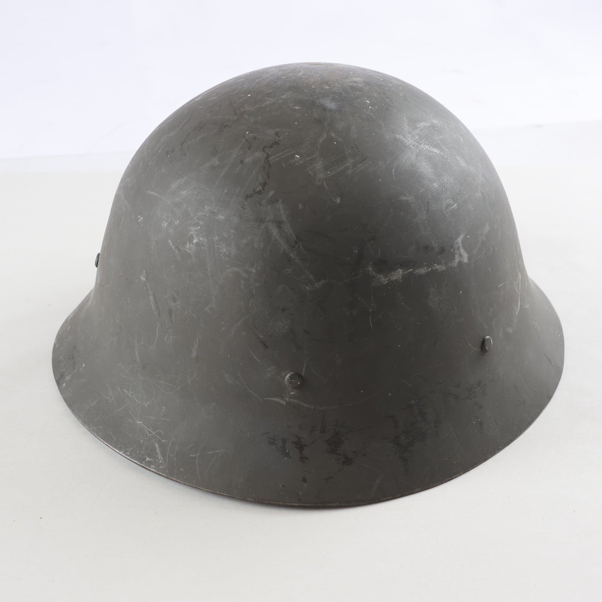 Hjälm, Militärhjälm, tre kronor, retro. Samfraktas ej.