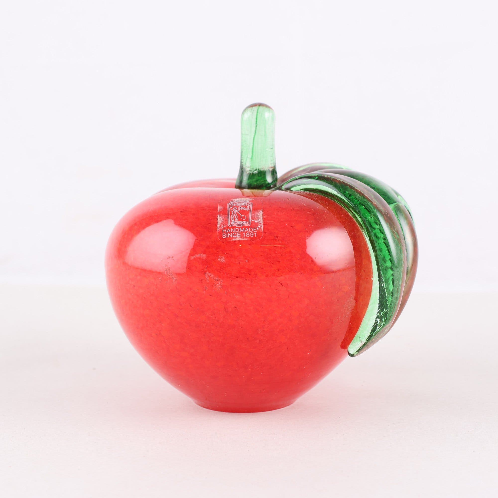 Glasskulptur, Äpple, Johansfors, Signerad.