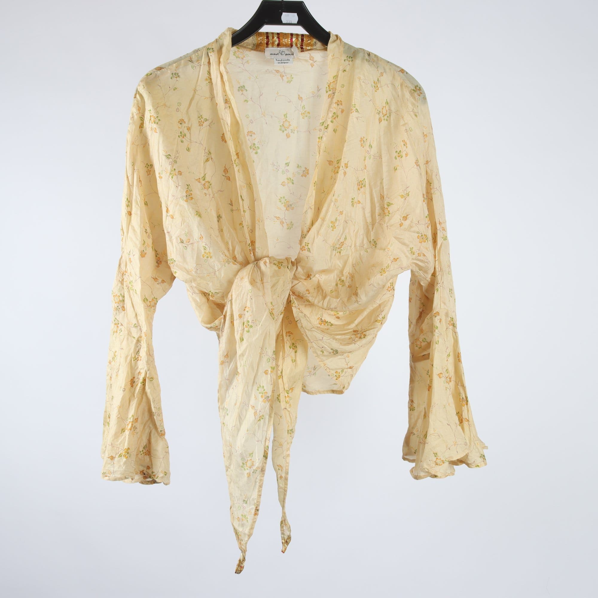Blus, Mad Peach, gul, blommig, 100% silke, stl. one size.
