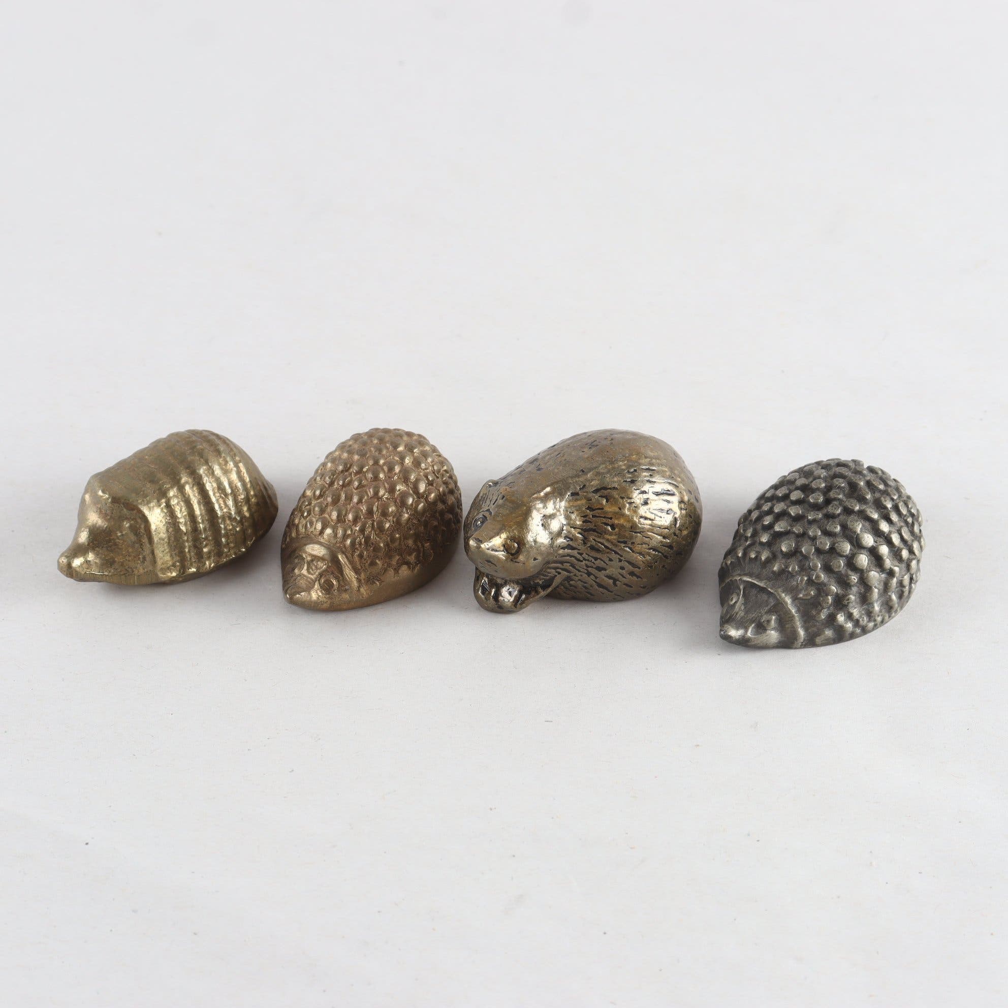 Miniatyrfiguriner, igelkottar, mässing, 4 st