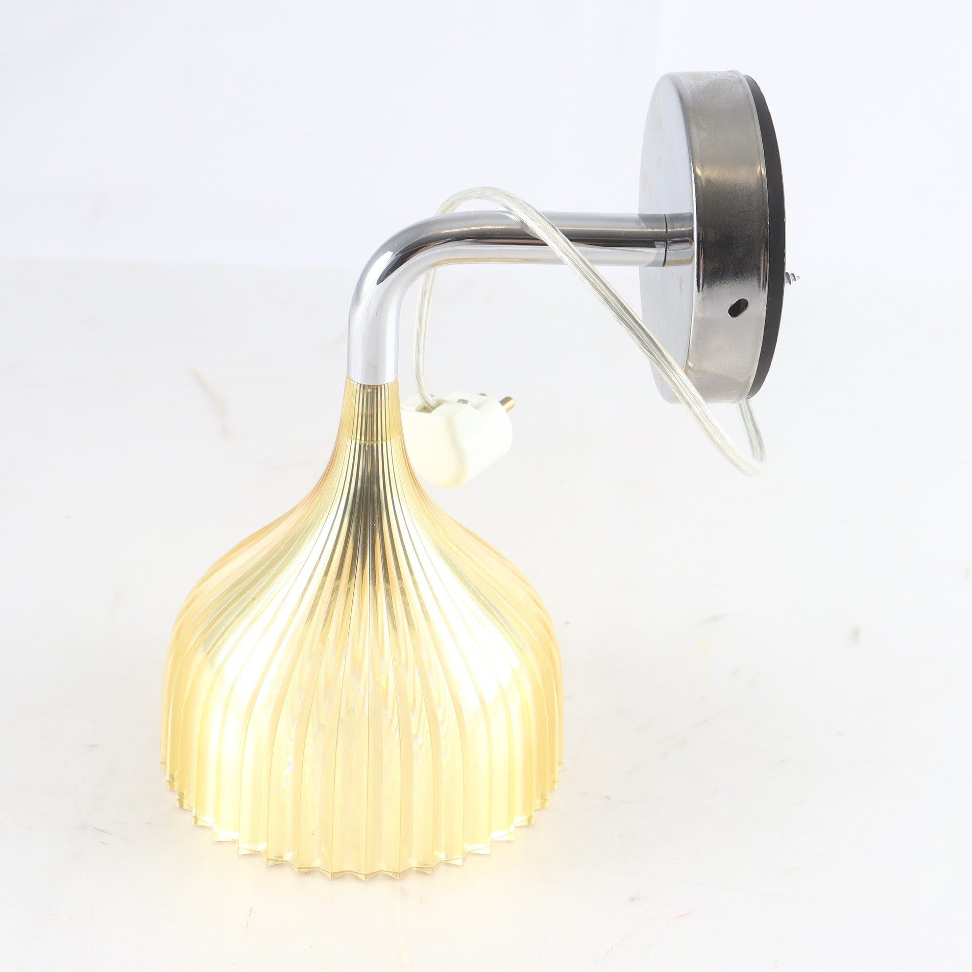 Vägglampa, Kartell, av ferruccio laviani. Samfraktas ej.