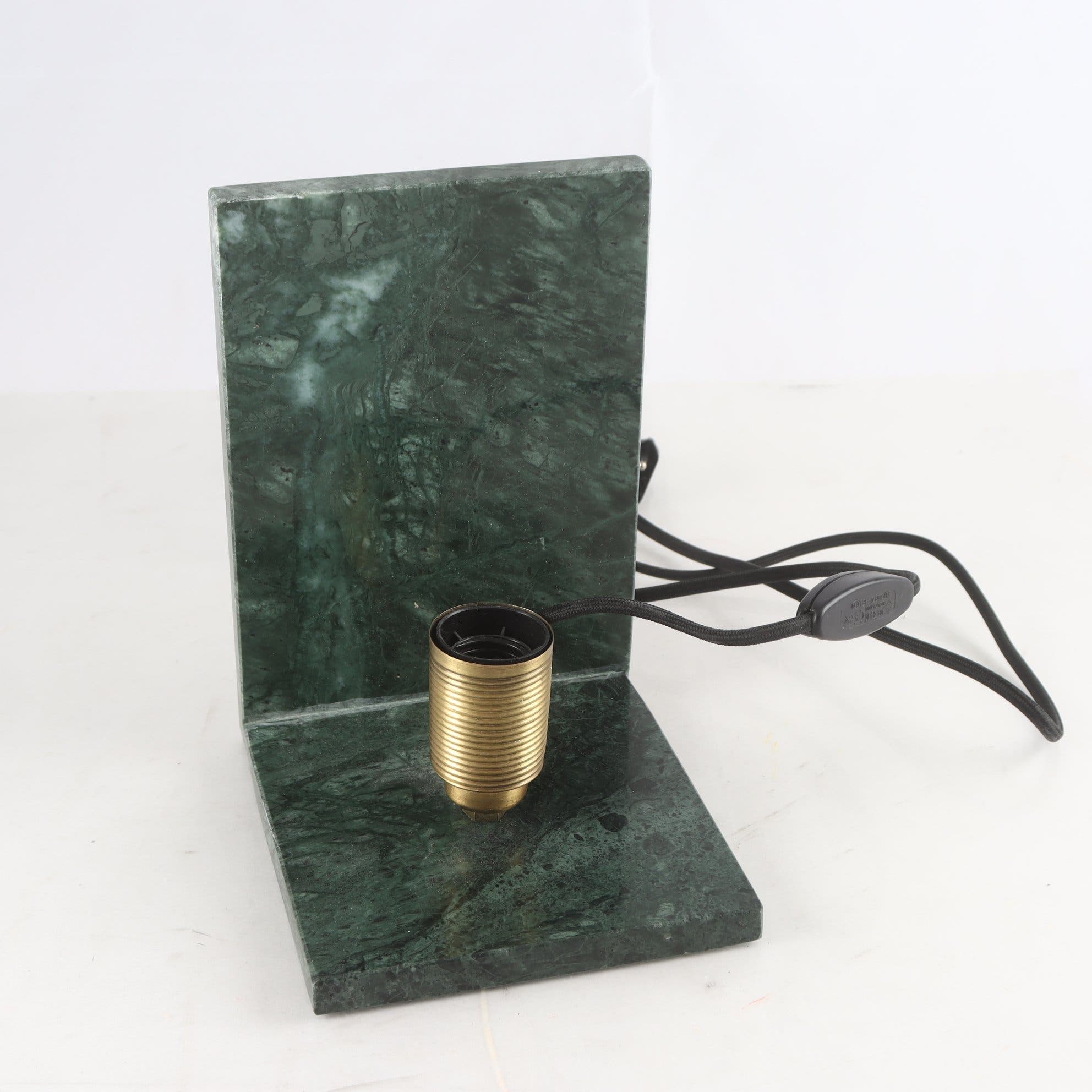 Lampa, Watt & veke, i marmor. Samfraktas ej.