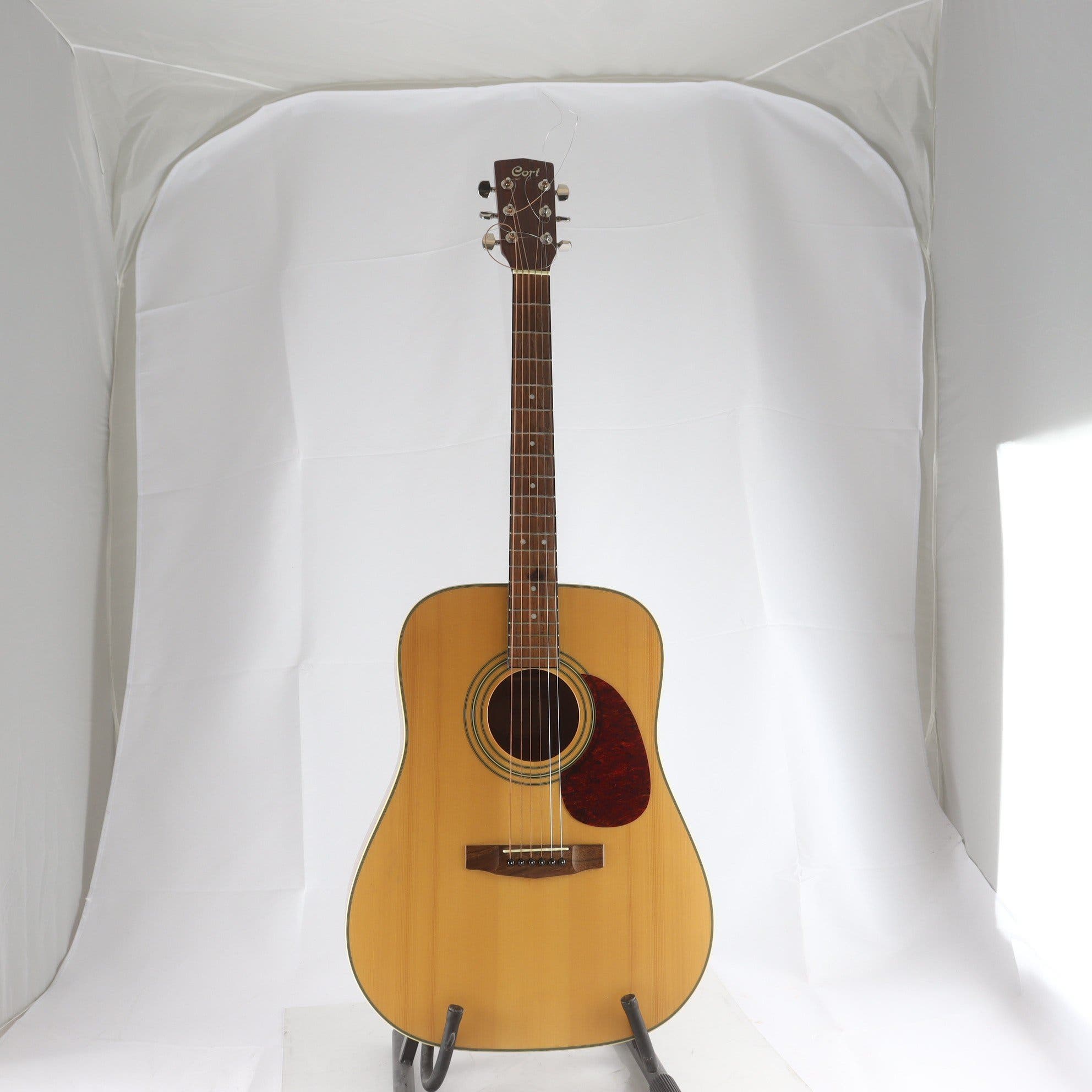 Akustisk gitarr, Cort. Endast avhämtning.