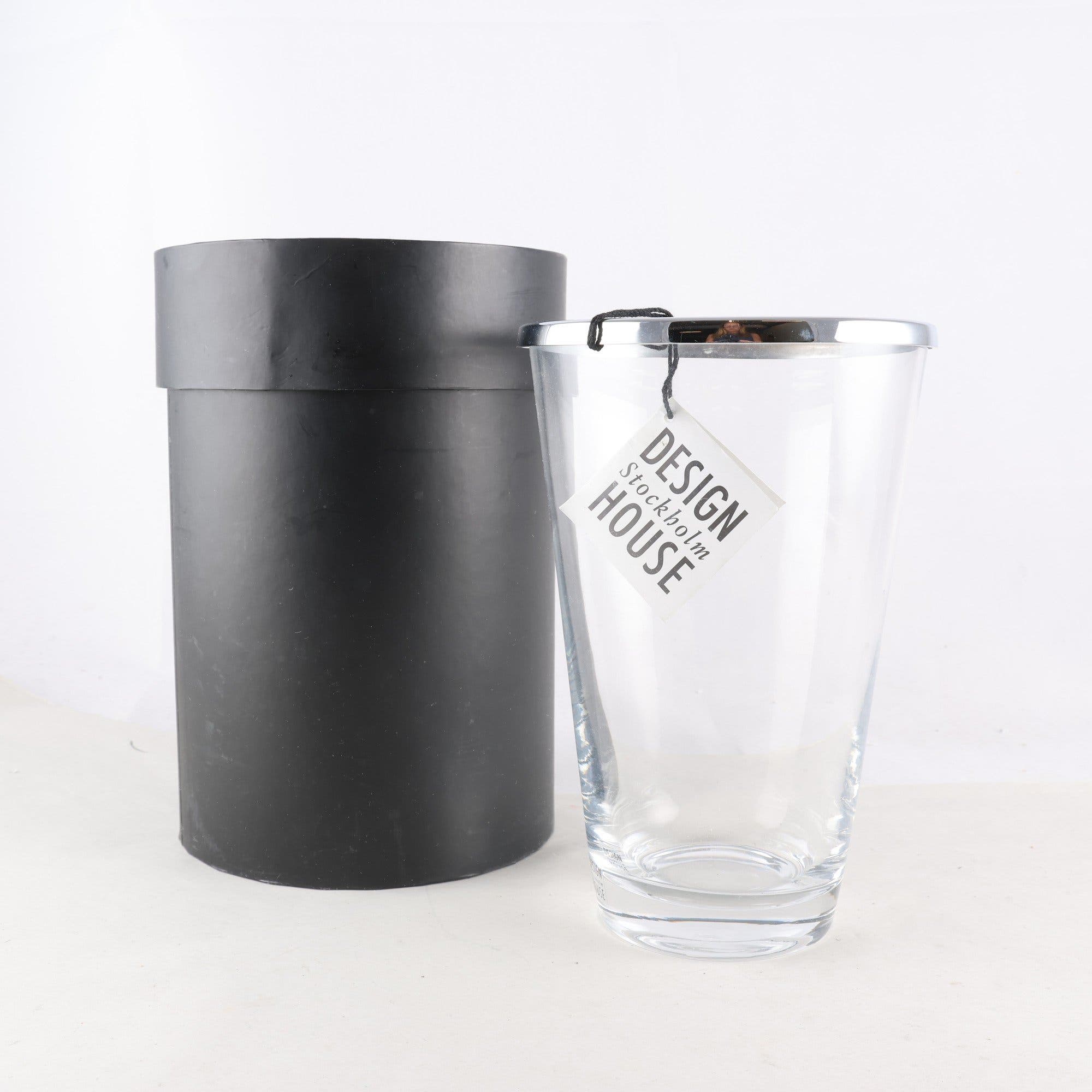 Vas, Focus, Magnus Löfgren, Design House, Stockholm, 1993. Samfraktas ej