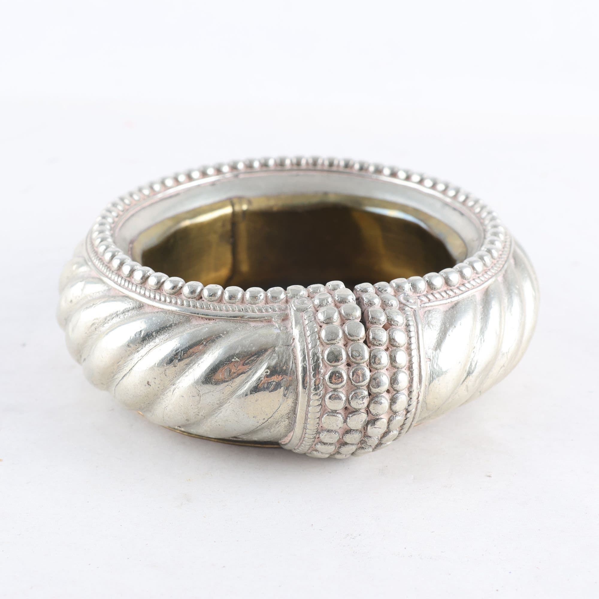 Armring, omgjord till skål, försilvrad metall, 1900-tal